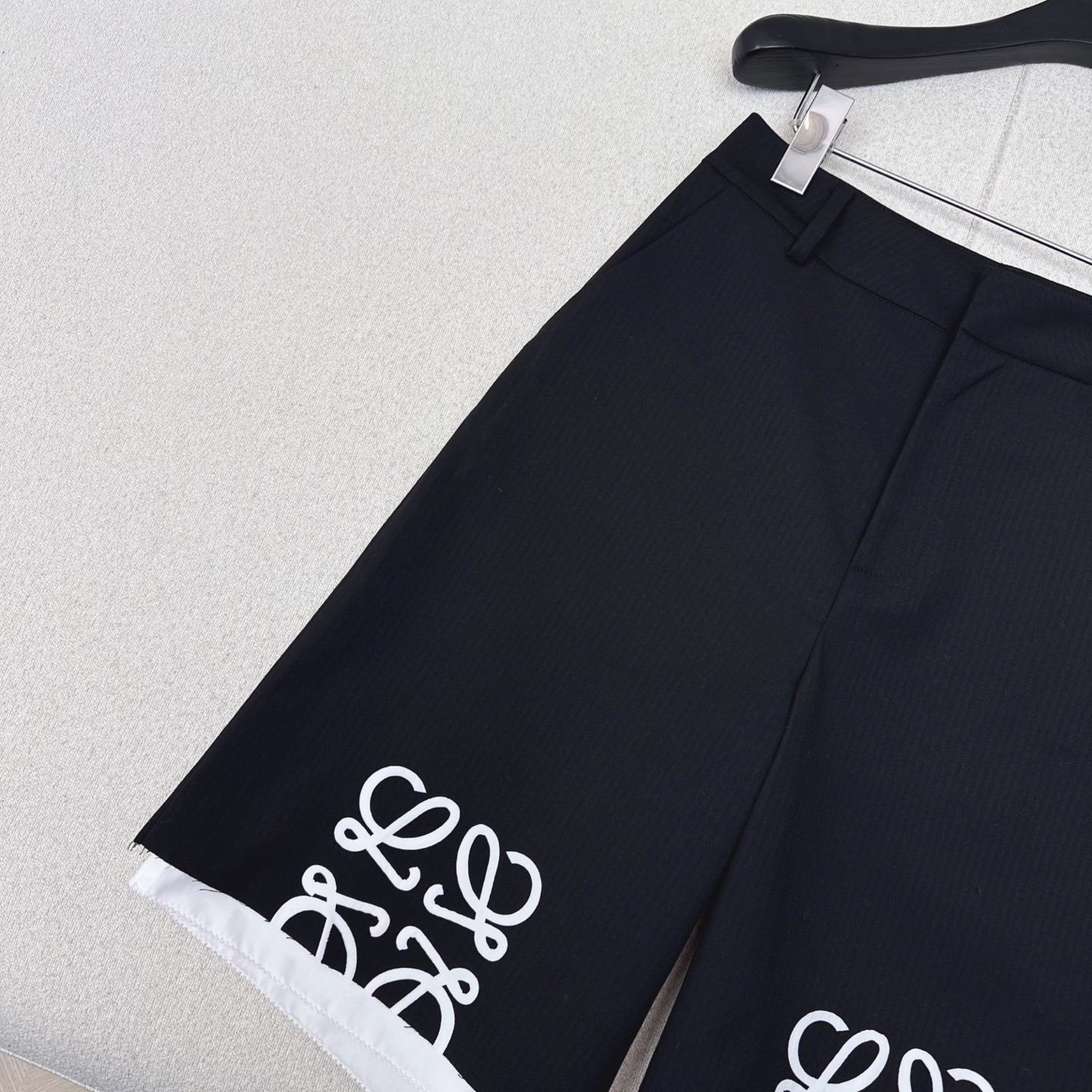 特价🉐️❗️现货齐码❗️不退不换❗️独家首发 Loe 25Ss————春夏最新款百搭一系列🖤后开叉西装外