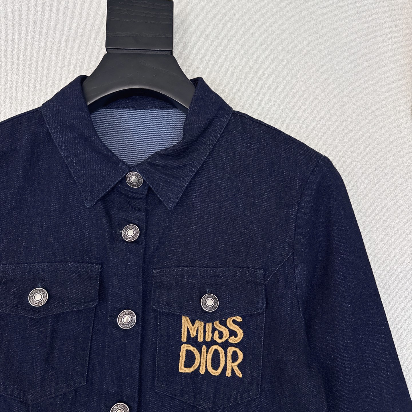 特价🉐️❗️SM❗️不退不换❗️CD 25Ss————早春最新款时髦感拉满牛仔衬衫🤍 定制牛仔面料质感超