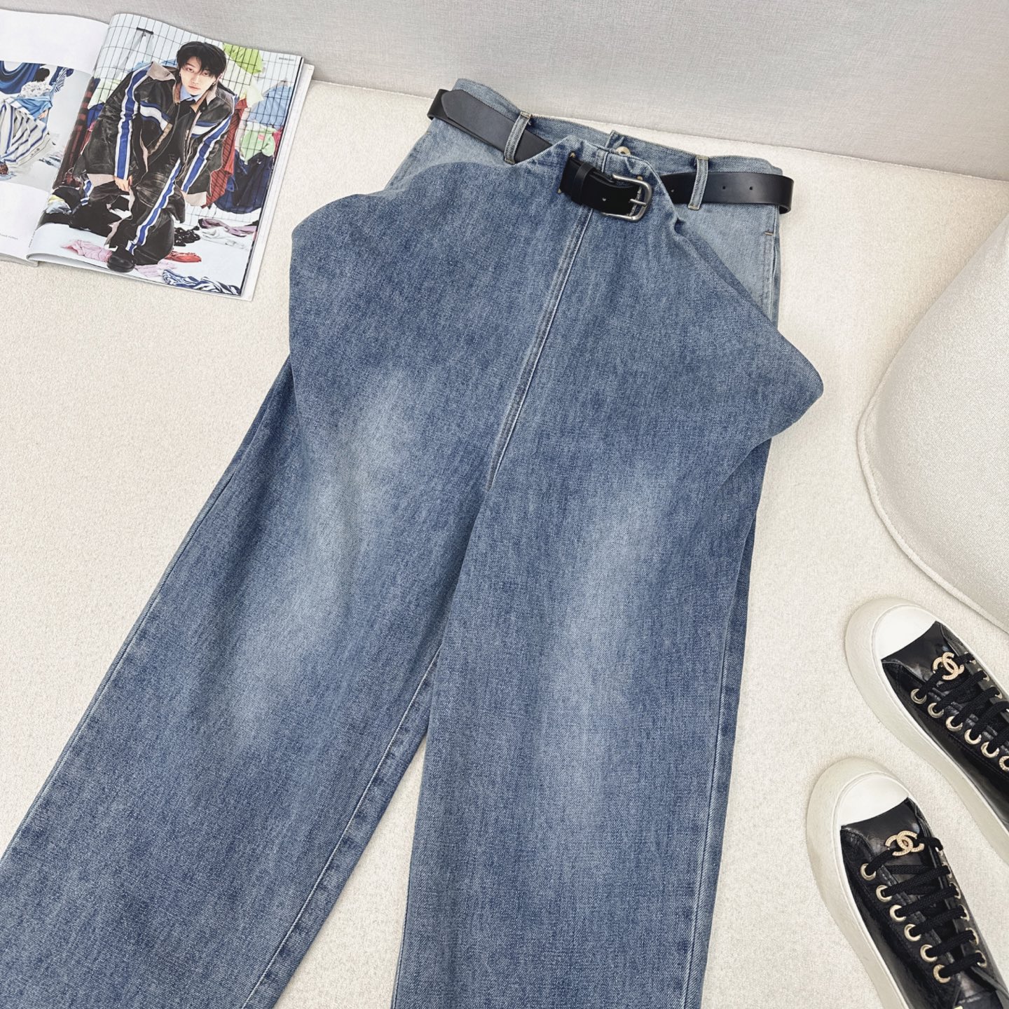 特价🉐️❗️现货齐码❗️不退不换❗️时髦感单品 Loe 25Ss————春夏最新款配送腰带设计感牛仔裤🩵