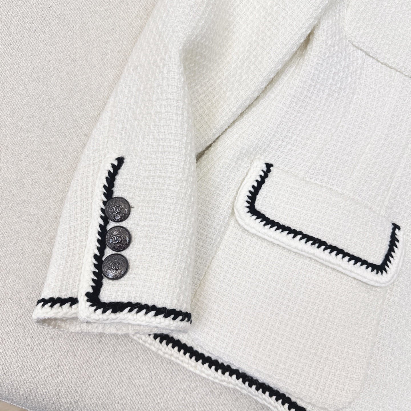 特价🉐️ ❗️现货齐码❗️不退不换❗️ 独家款 C家 25Ss————早春最新款经典黑白配色编织外套🤍自