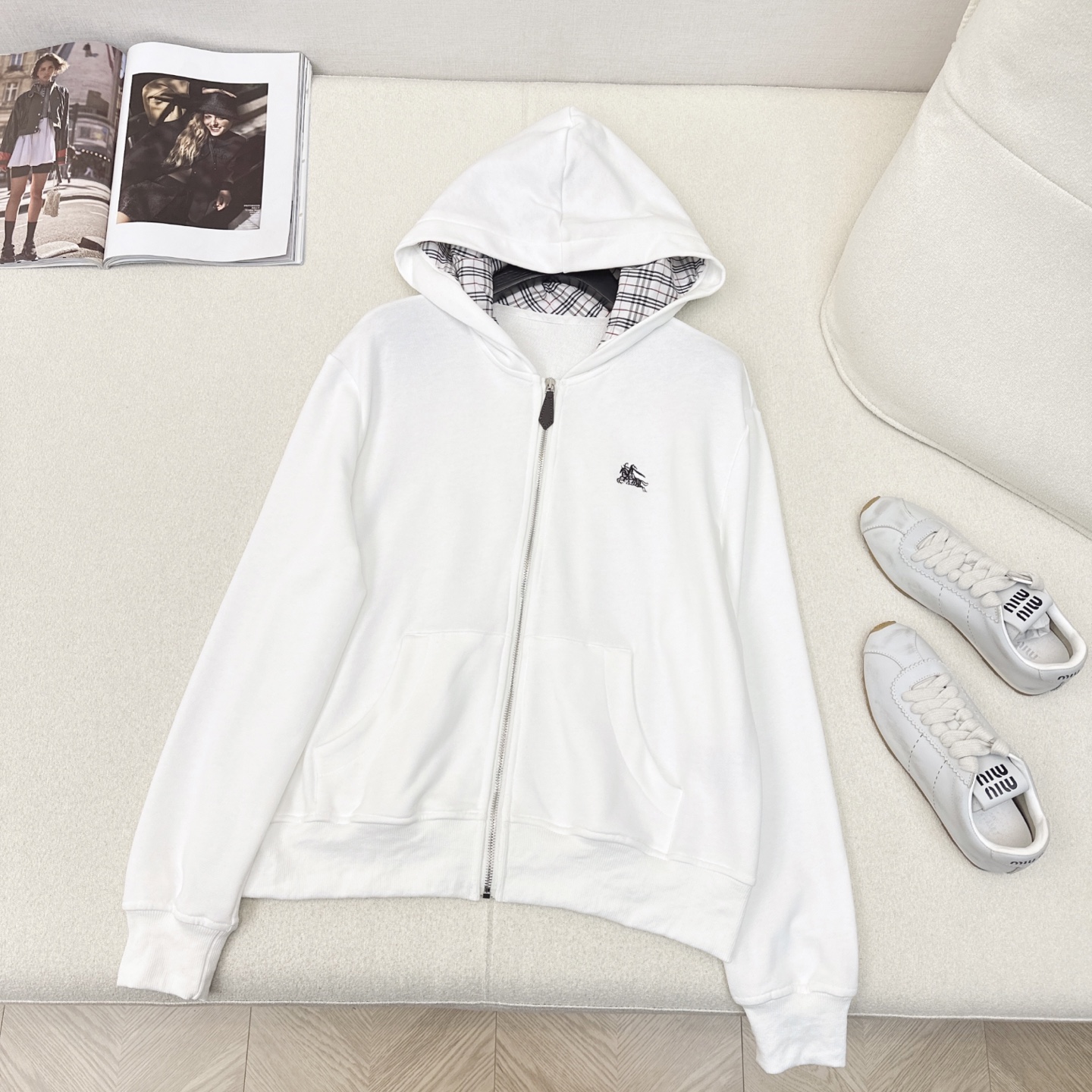 特价🉐️❗️现货齐码❗️不退不换❗️休闲时髦 Bur 25Ss————春夏最新款连帽休闲外套 🤍超级实穿