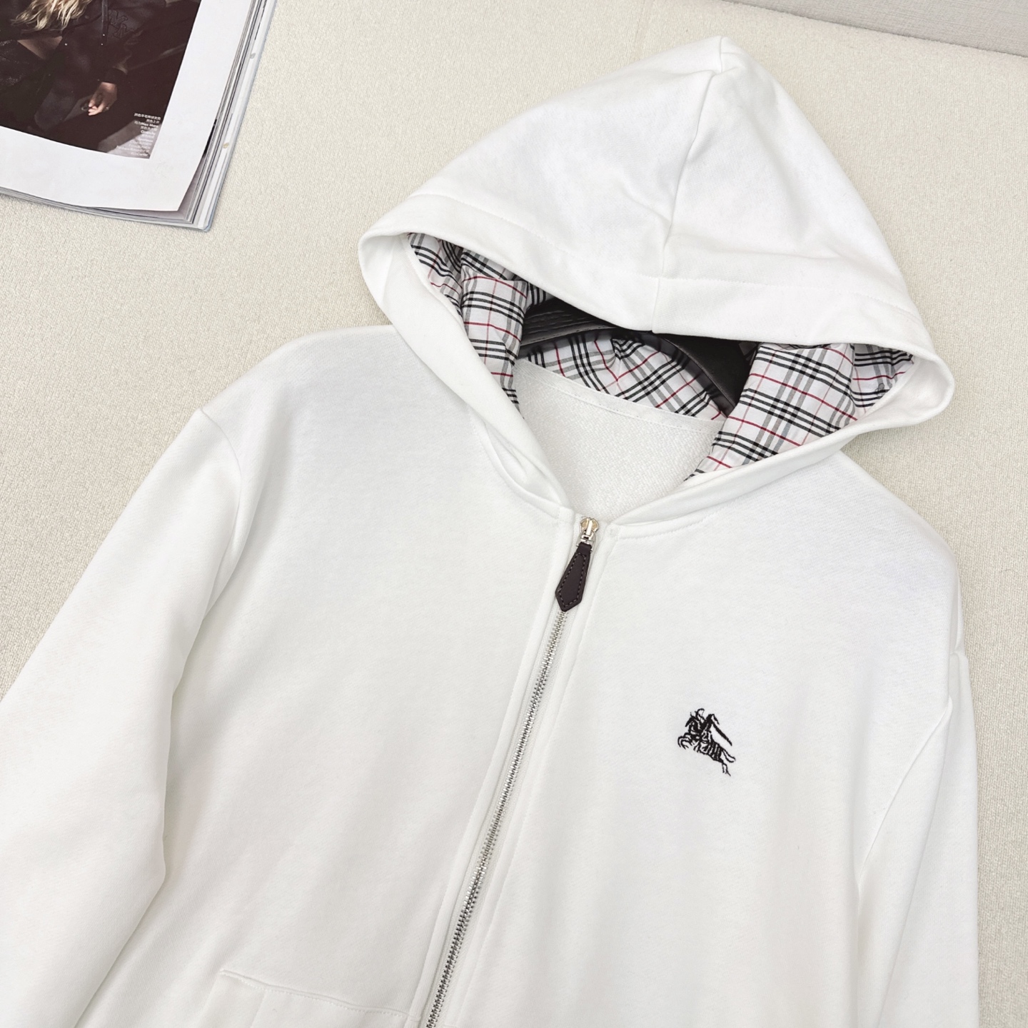 特价🉐️❗️现货齐码❗️不退不换❗️休闲时髦 Bur 25Ss————春夏最新款连帽休闲外套 🤍超级实穿