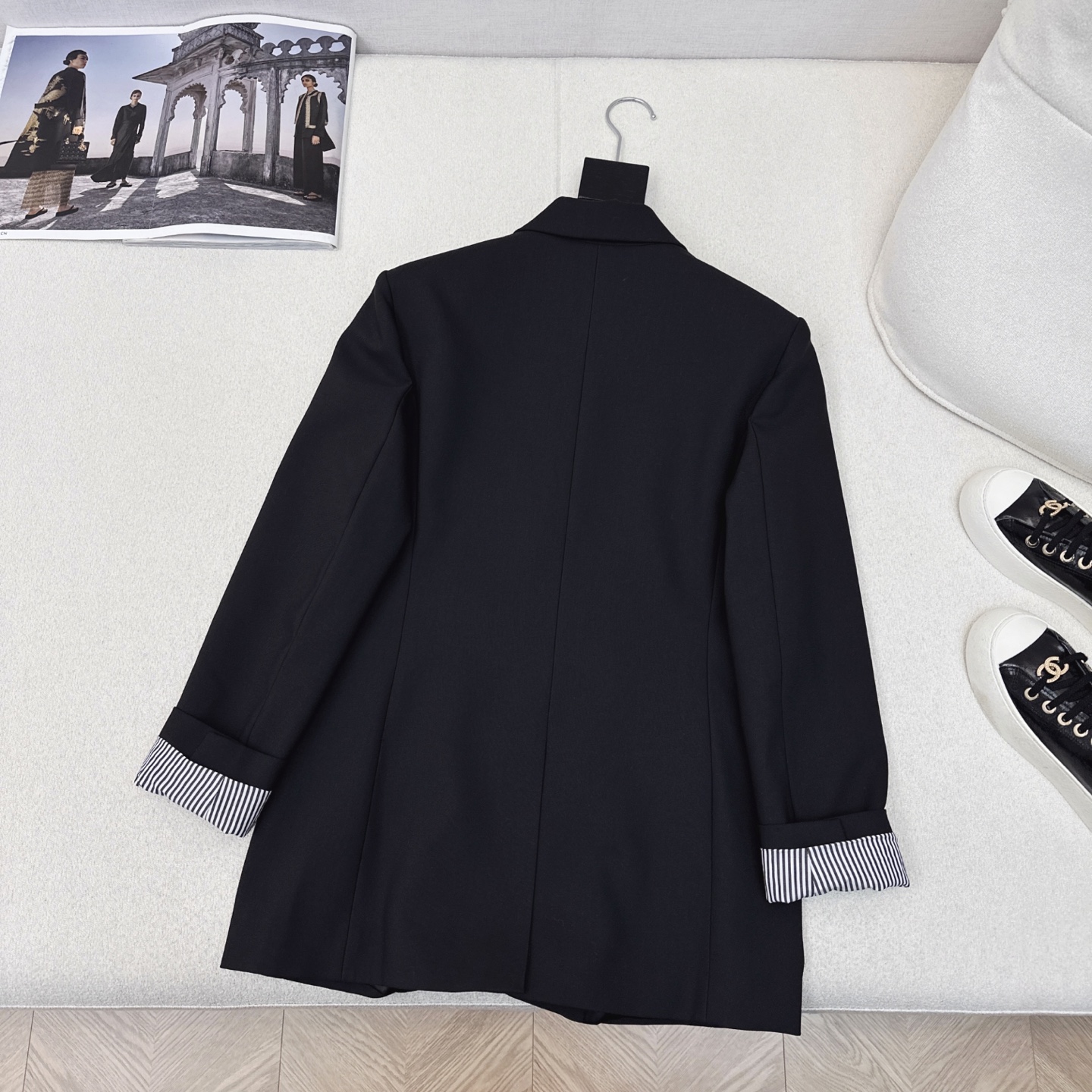特价🉐️❗️现货齐码❗️不退不换❗️高级极简风 CD ————最新款双排扣西装外套🖤百搭黑色系 适用于各