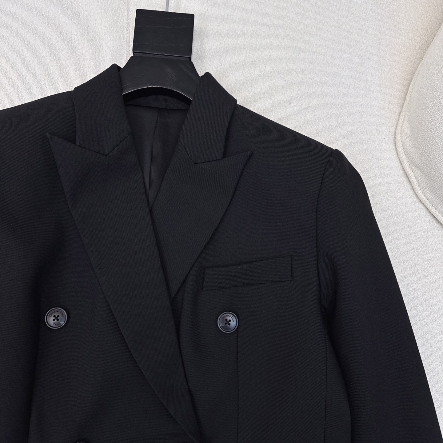 特价🉐️❗️现货齐码❗️不退不换❗️高级极简风 CD ————最新款双排扣西装外套🖤百搭黑色系 适用于各
