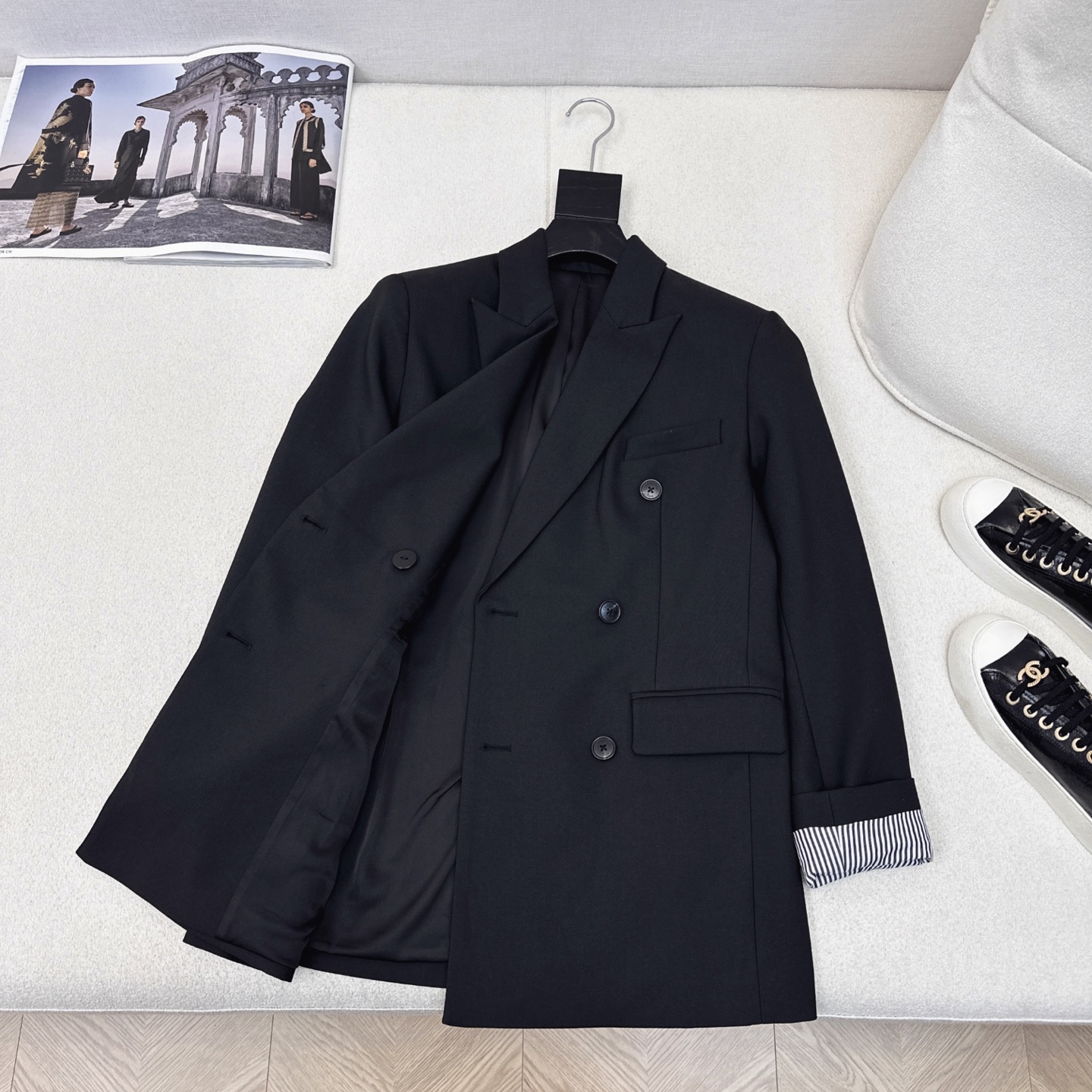 特价🉐️❗️现货齐码❗️不退不换❗️高级极简风 CD ————最新款双排扣西装外套🖤百搭黑色系 适用于各