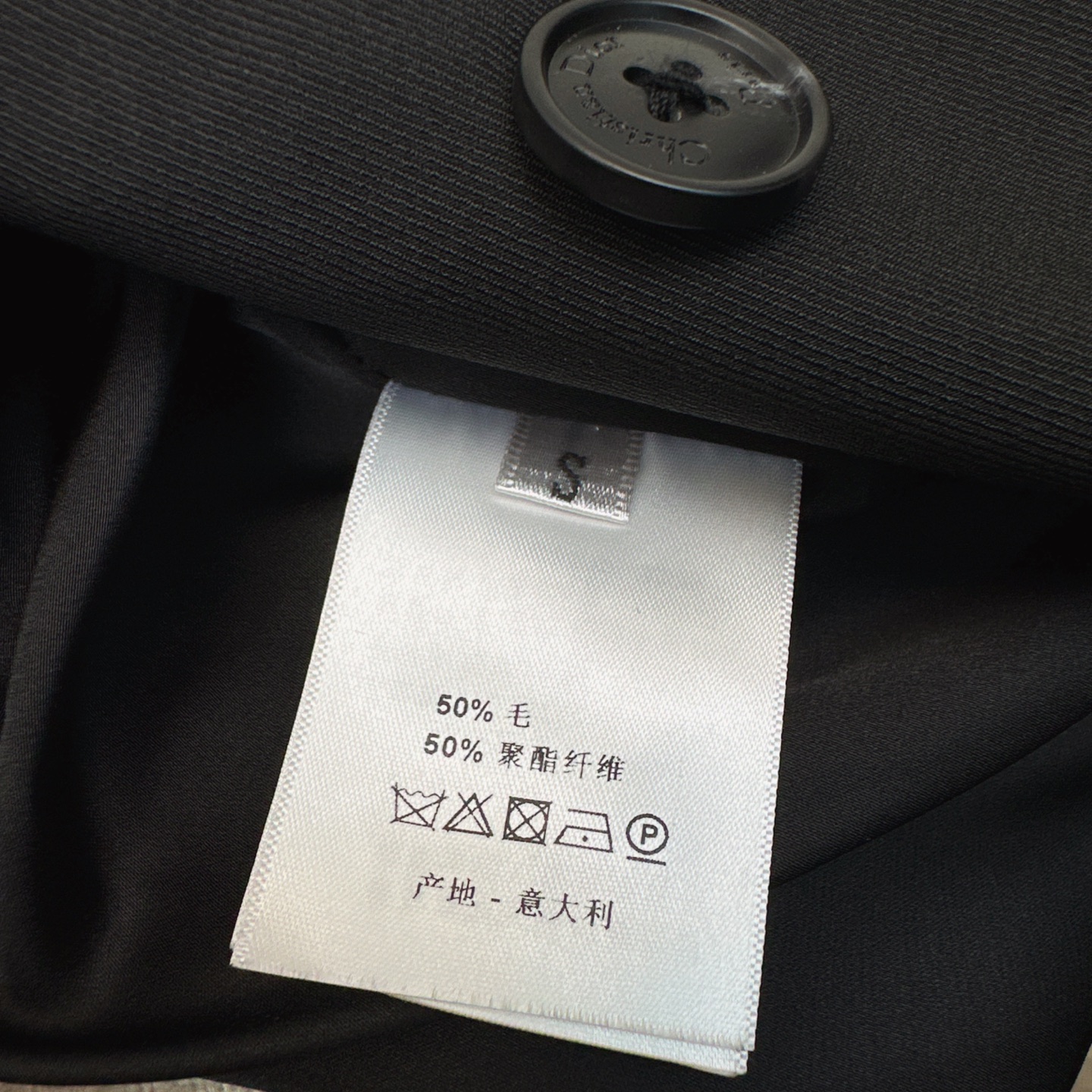 特价🉐️❗️现货齐码❗️不退不换❗️高级极简风 CD ————最新款双排扣西装外套🖤百搭黑色系 适用于各
