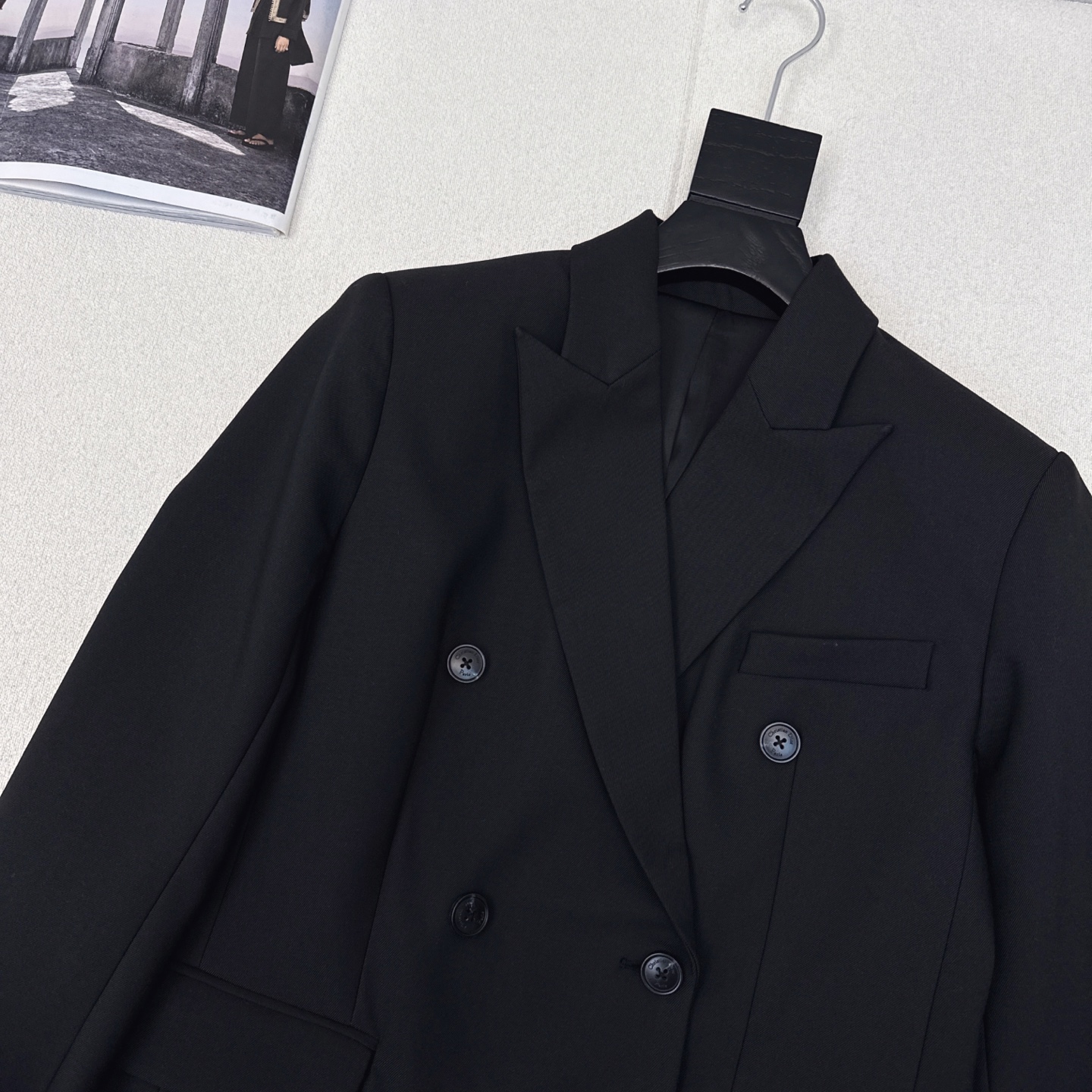 特价🉐️❗️现货齐码❗️不退不换❗️高级极简风 CD ————最新款双排扣西装外套🖤百搭黑色系 适用于各