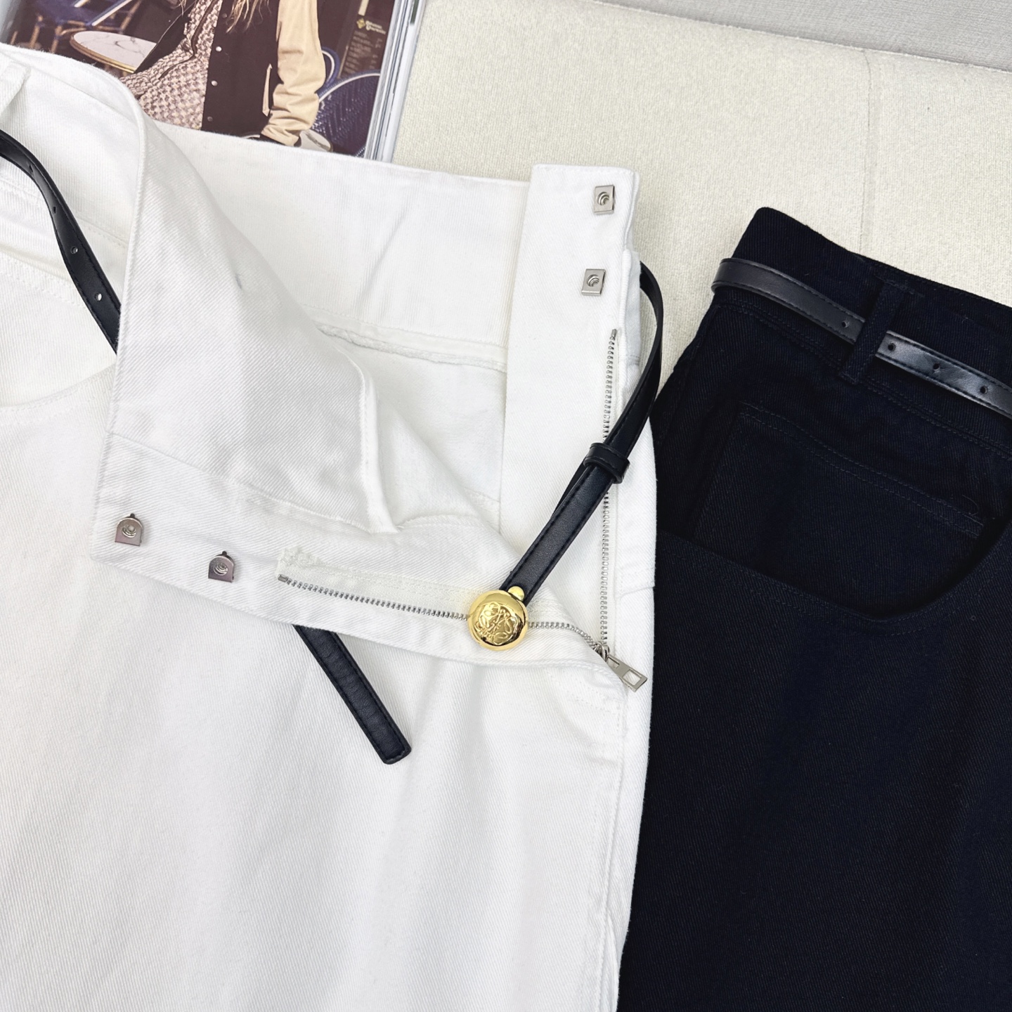 特价🉐️ ❗️现货齐码❗️不退不换❗️时髦精穿搭 Loe 25Ss————春夏最新款不规则剪裁设计牛仔半