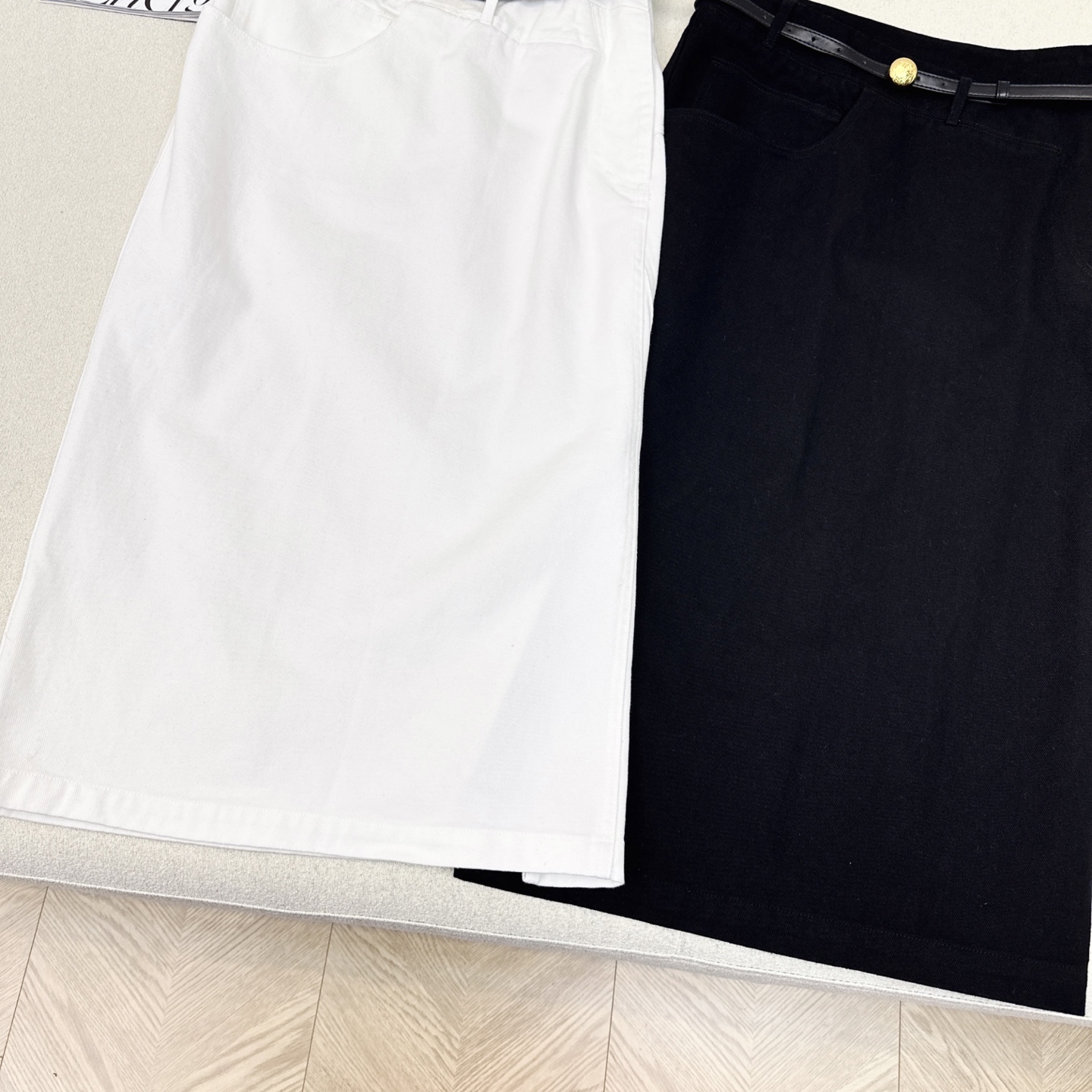 特价🉐️ ❗️现货齐码❗️不退不换❗️时髦精穿搭 Loe 25Ss————春夏最新款不规则剪裁设计牛仔半