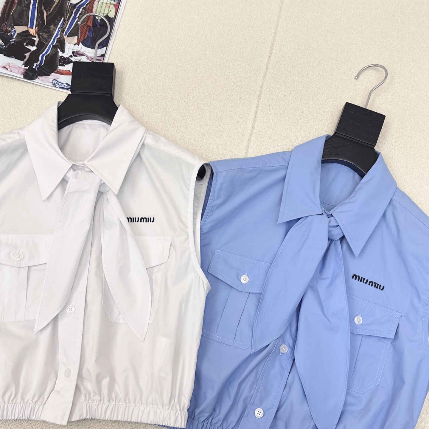 特价🉐️❗️现货齐码❗️不退不换❗️减龄缪系穿搭 Miu 25Ss————春夏最新款领结背心衬衫🩵时髦尖