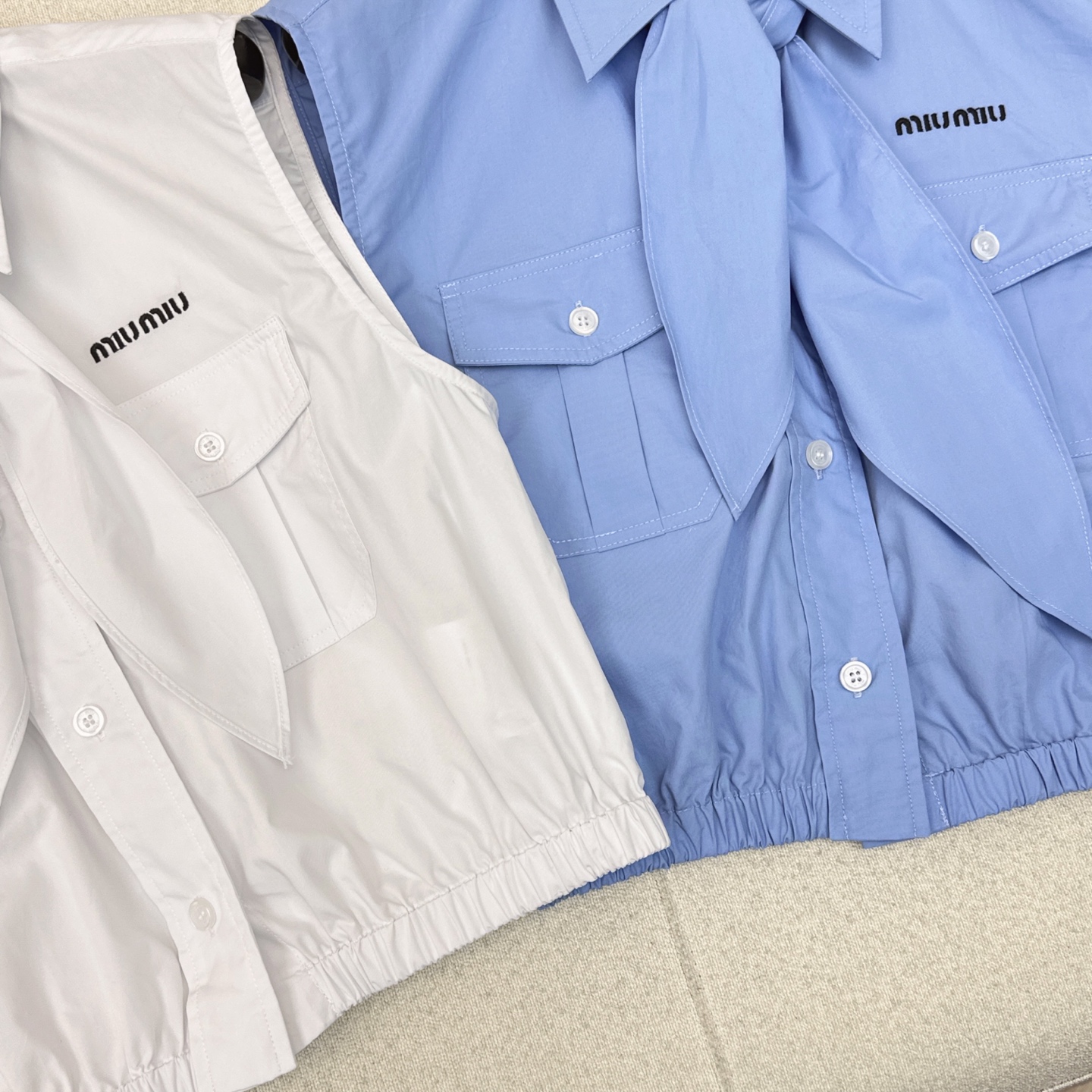 特价🉐️❗️现货齐码❗️不退不换❗️减龄缪系穿搭 Miu 25Ss————春夏最新款领结背心衬衫🩵时髦尖