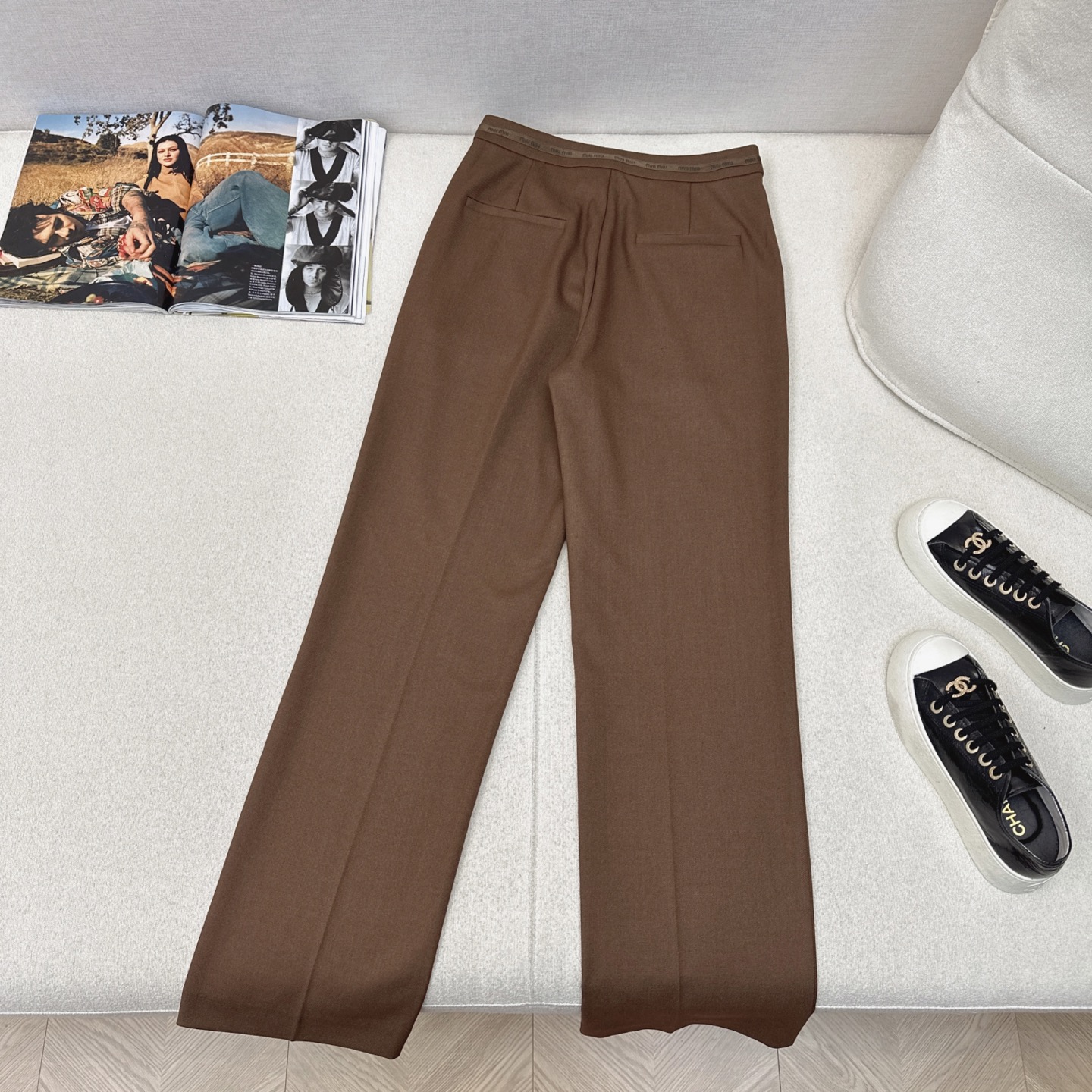 特价🉐️❗️现货齐码❗️不退不换❗️独家款～ Miu 25Ss————春夏最新款织带装饰西裤 🤎轻松穿出