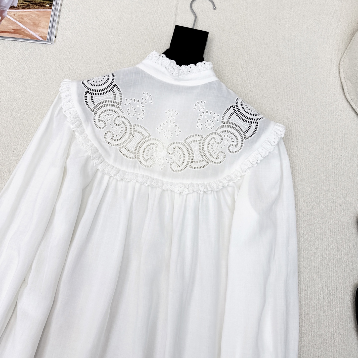 特价🉐️❗️现货齐码❗️不退不换❗️独家款～CE 25ss———春夏新品 重工花边小立领棉麻衬衫 🤍复古