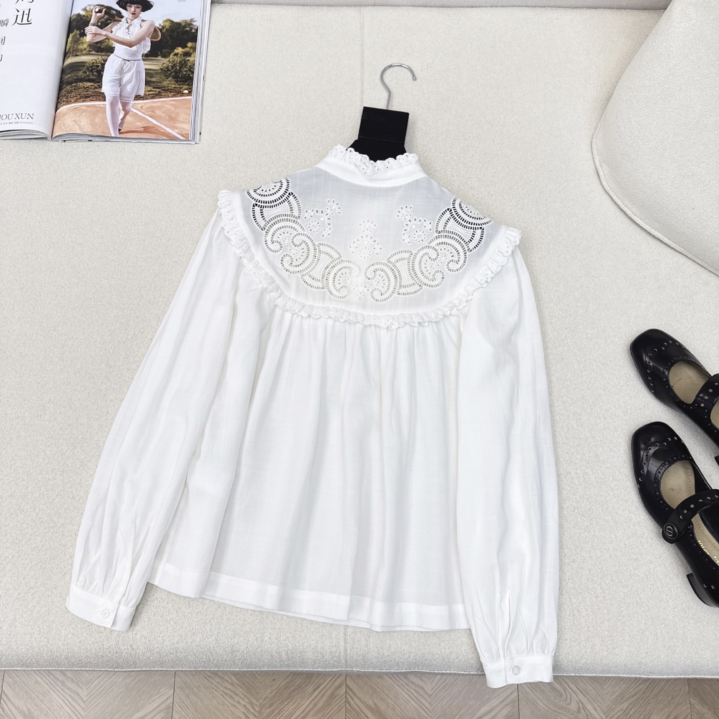 特价🉐️❗️现货齐码❗️不退不换❗️独家款～CE 25ss———春夏新品 重工花边小立领棉麻衬衫 🤍复古