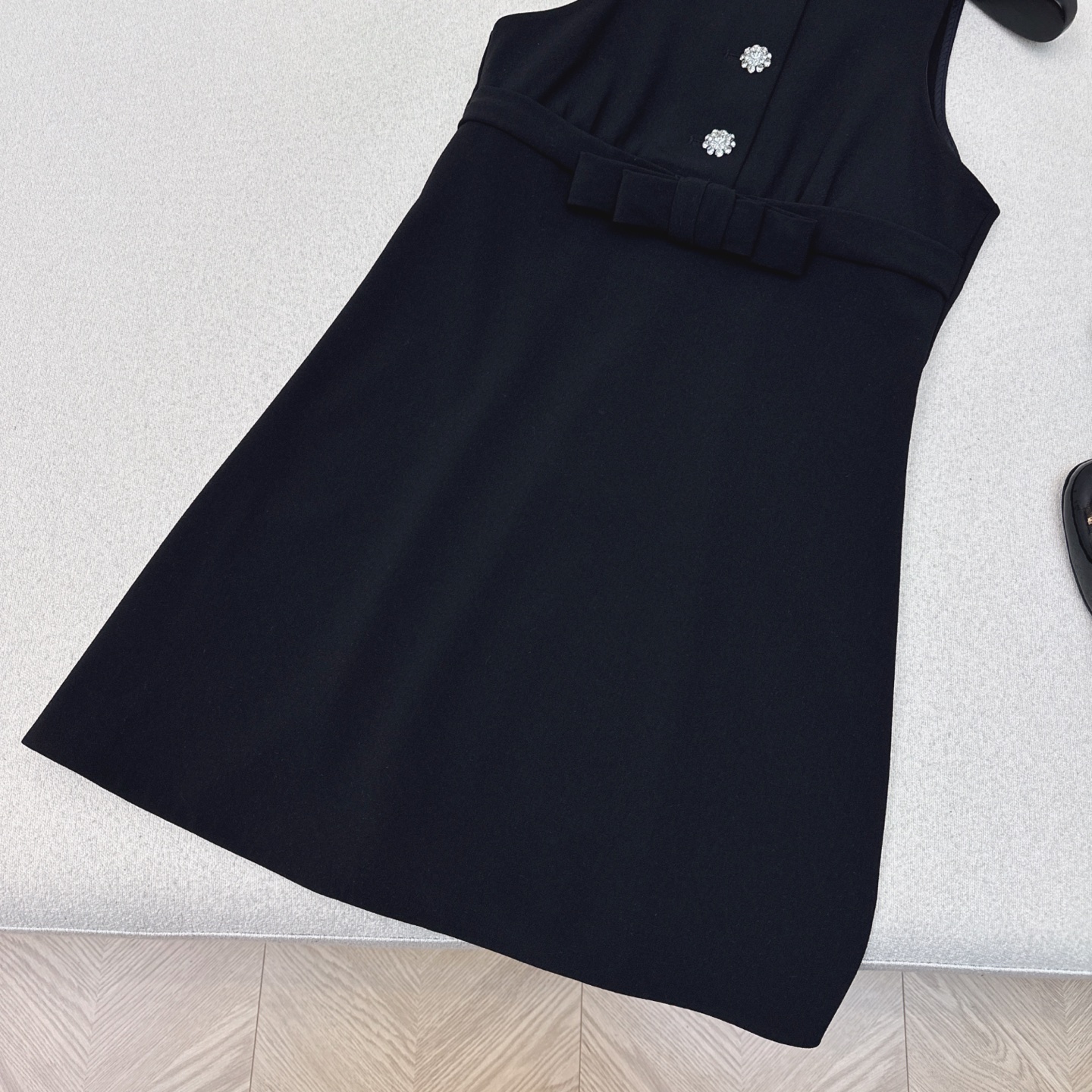 特价🉐️ ❗️现货齐码❗️不退不换❗️韩星同款 PD 25Ss————早春最新款钻扣装饰无袖背心连衣裙 