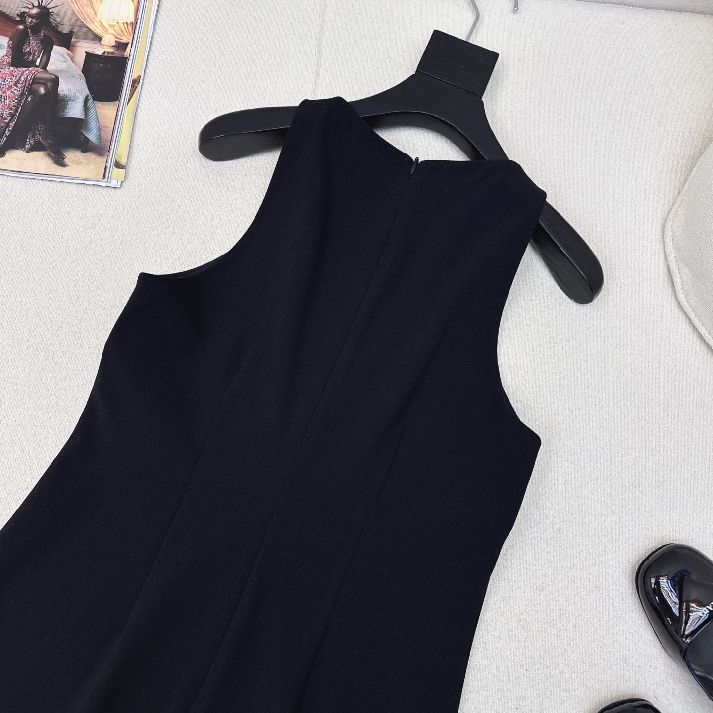 特价🉐️ ❗️现货齐码❗️不退不换❗️韩星同款 PD 25Ss————早春最新款钻扣装饰无袖背心连衣裙 