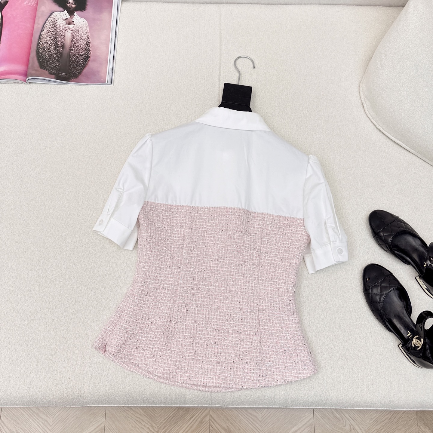 特价🉐️❗️现货齐码❗️不退不换❗️优雅少女风 C家 25Ss————春夏最新款拼接做法小短款上衣🤍 定