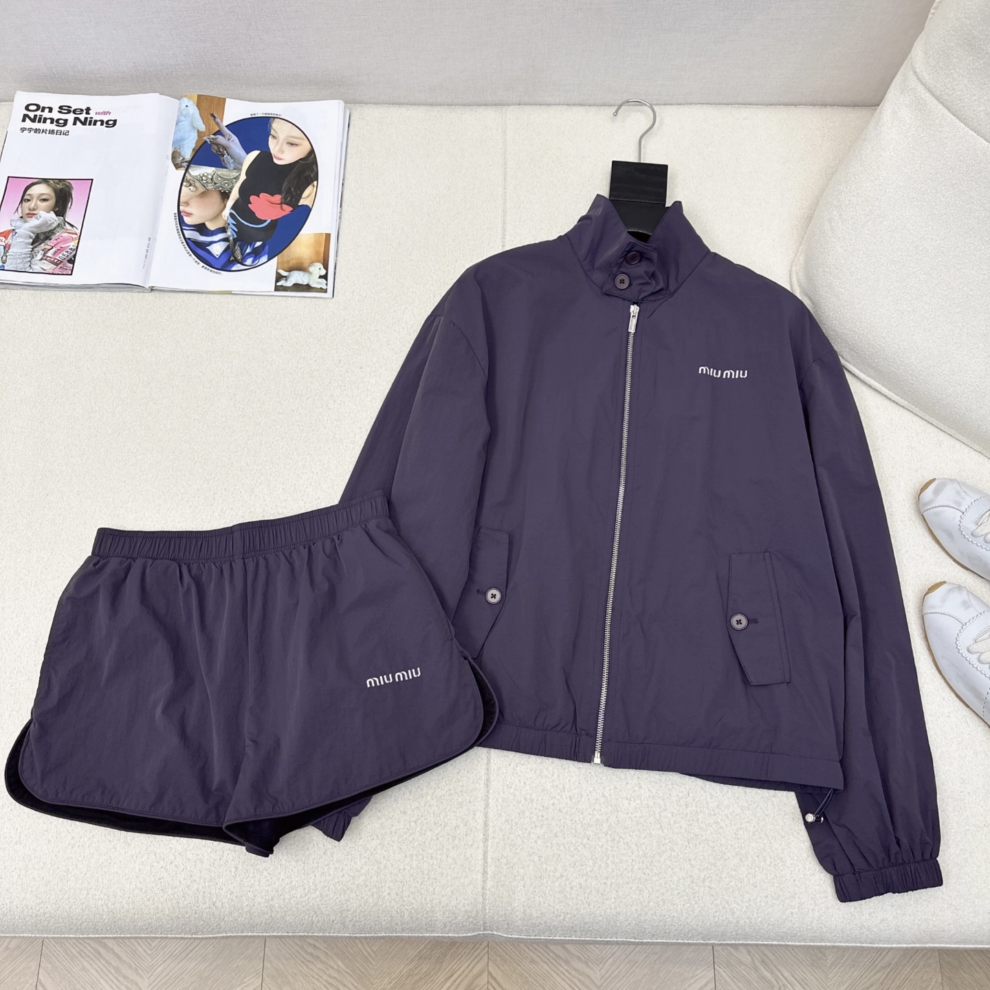 特价🉐️一套❗️现货齐码❗️不退不换❗️时髦有范儿～ Miu 25Ss————春夏最新款休闲防晒风衣套装