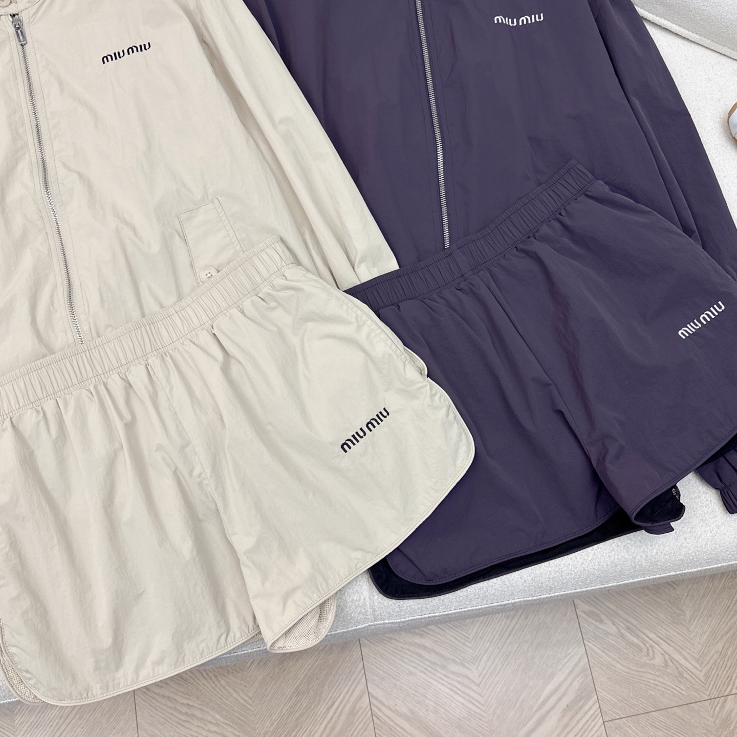 特价🉐️一套❗️现货齐码❗️不退不换❗️时髦有范儿～ Miu 25Ss————春夏最新款休闲防晒风衣套装