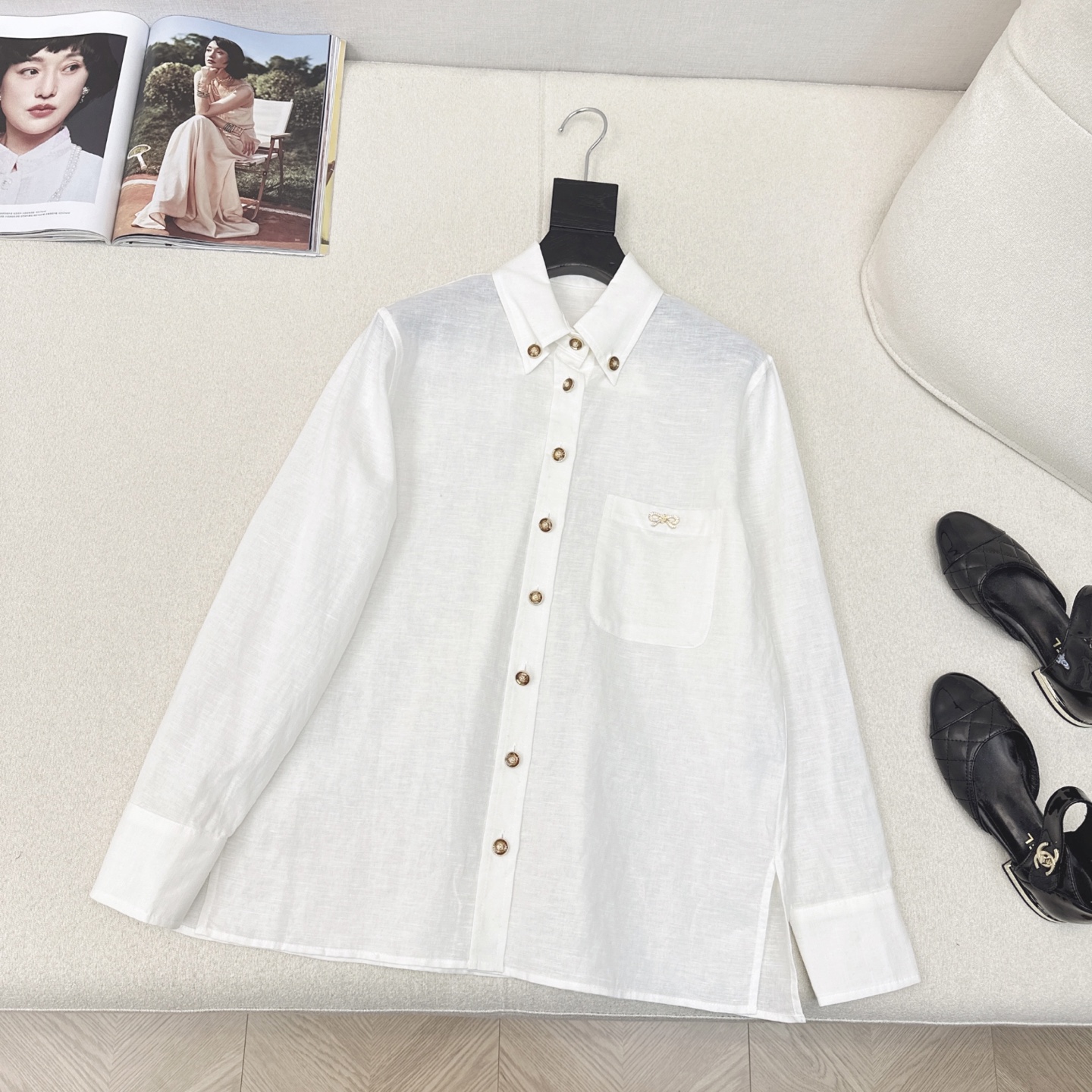 特价🉐️❗️现货齐码❗️不退不换❗️老钱风高阶通勤 C家 25Ss————春夏最新款定制五金装饰亚麻衬衫