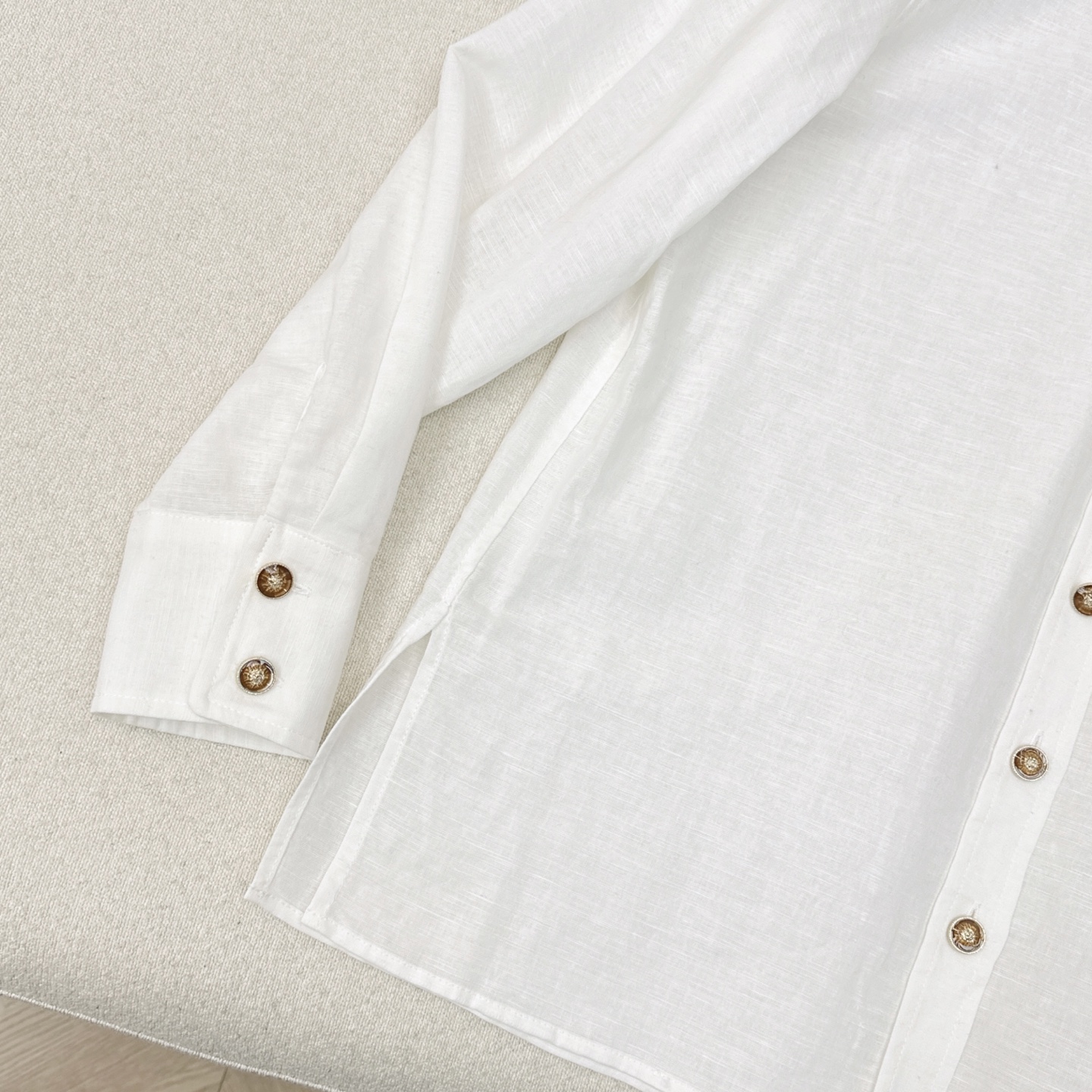 特价🉐️❗️现货齐码❗️不退不换❗️老钱风高阶通勤 C家 25Ss————春夏最新款定制五金装饰亚麻衬衫