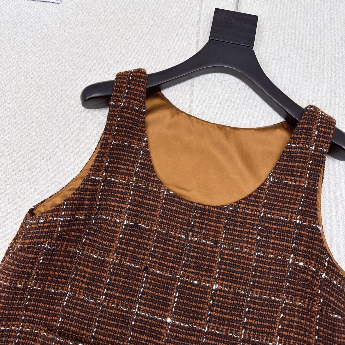 特价🉐️ ❗️现货齐码❗️不退不换❗️叠穿时髦感 C家 25Ss———春夏最新款粗呢马甲🤎 叠穿太需要了