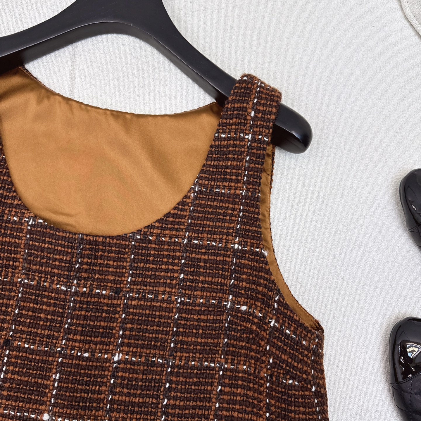 特价🉐️ ❗️现货齐码❗️不退不换❗️叠穿时髦感 C家 25Ss———春夏最新款粗呢马甲🤎 叠穿太需要了