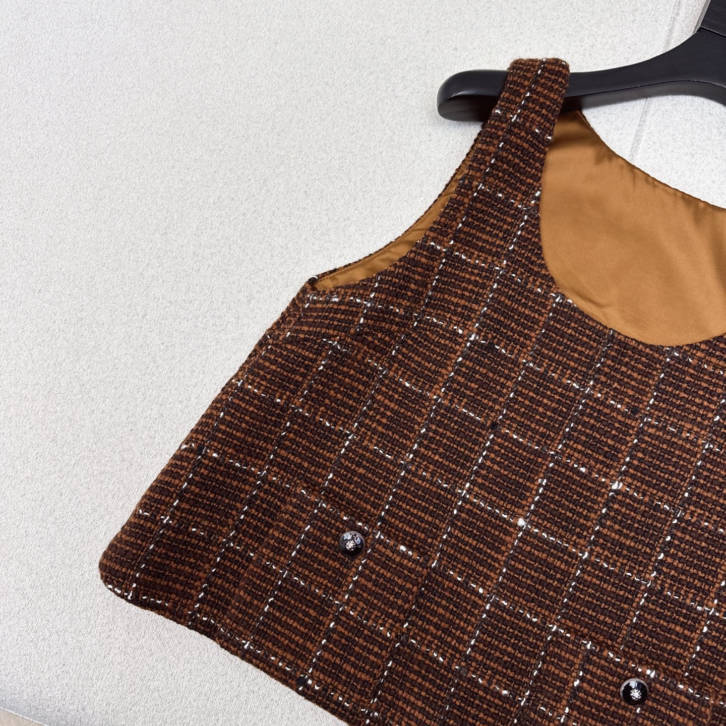 特价🉐️ ❗️现货齐码❗️不退不换❗️叠穿时髦感 C家 25Ss———春夏最新款粗呢马甲🤎 叠穿太需要了