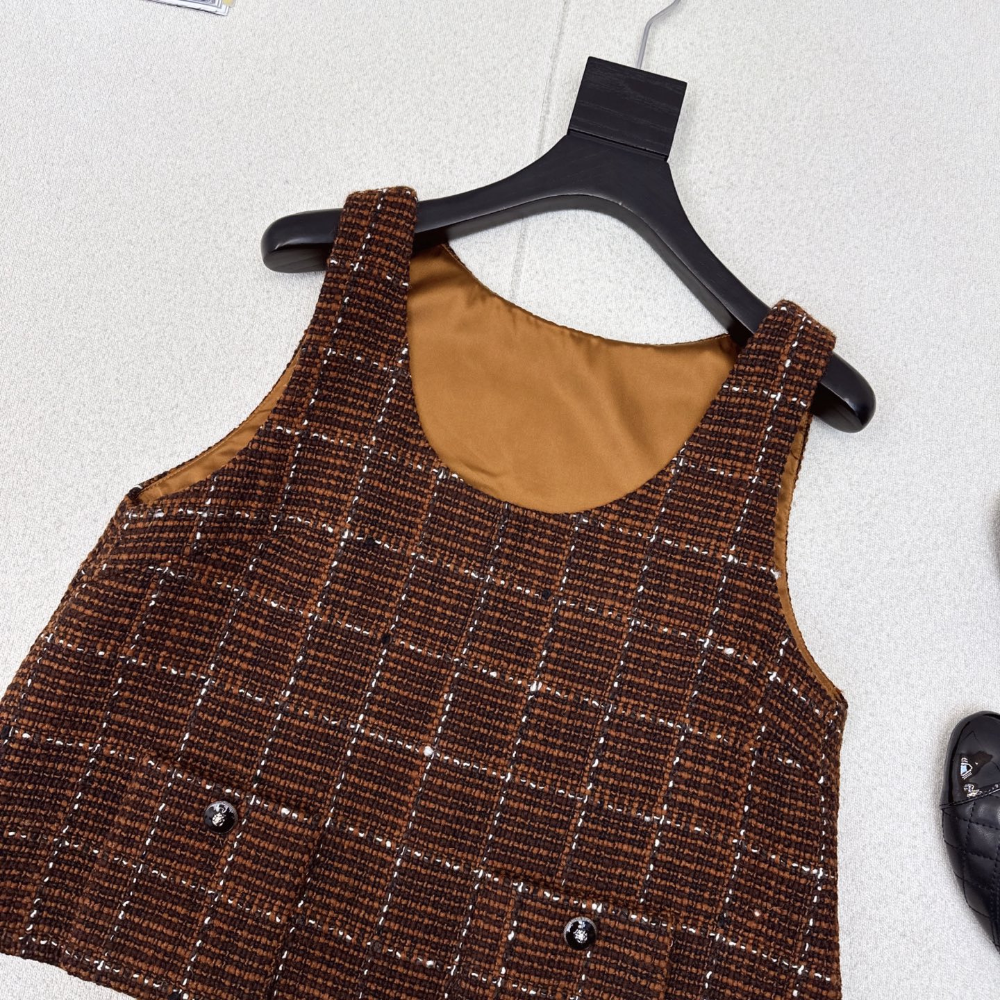 特价🉐️ ❗️现货齐码❗️不退不换❗️叠穿时髦感 C家 25Ss———春夏最新款粗呢马甲🤎 叠穿太需要了