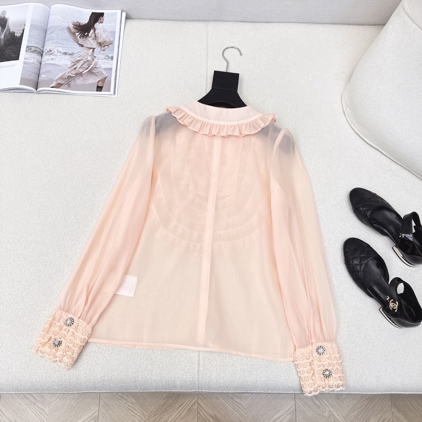 特价🉐️❗️现货齐码❗️不退不换❗️VLTN 25Ss————春夏最新款重磅淑女气质蕾丝花边衬衫🖤复古宫