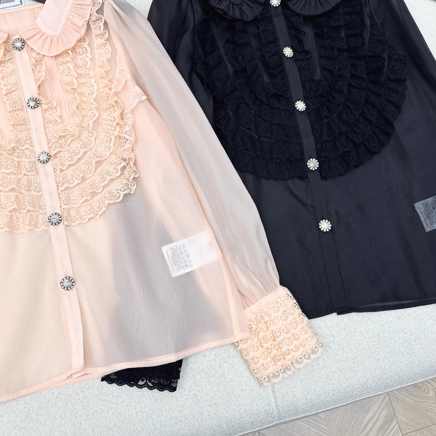 特价🉐️❗️现货齐码❗️不退不换❗️VLTN 25Ss————春夏最新款重磅淑女气质蕾丝花边衬衫🖤复古宫