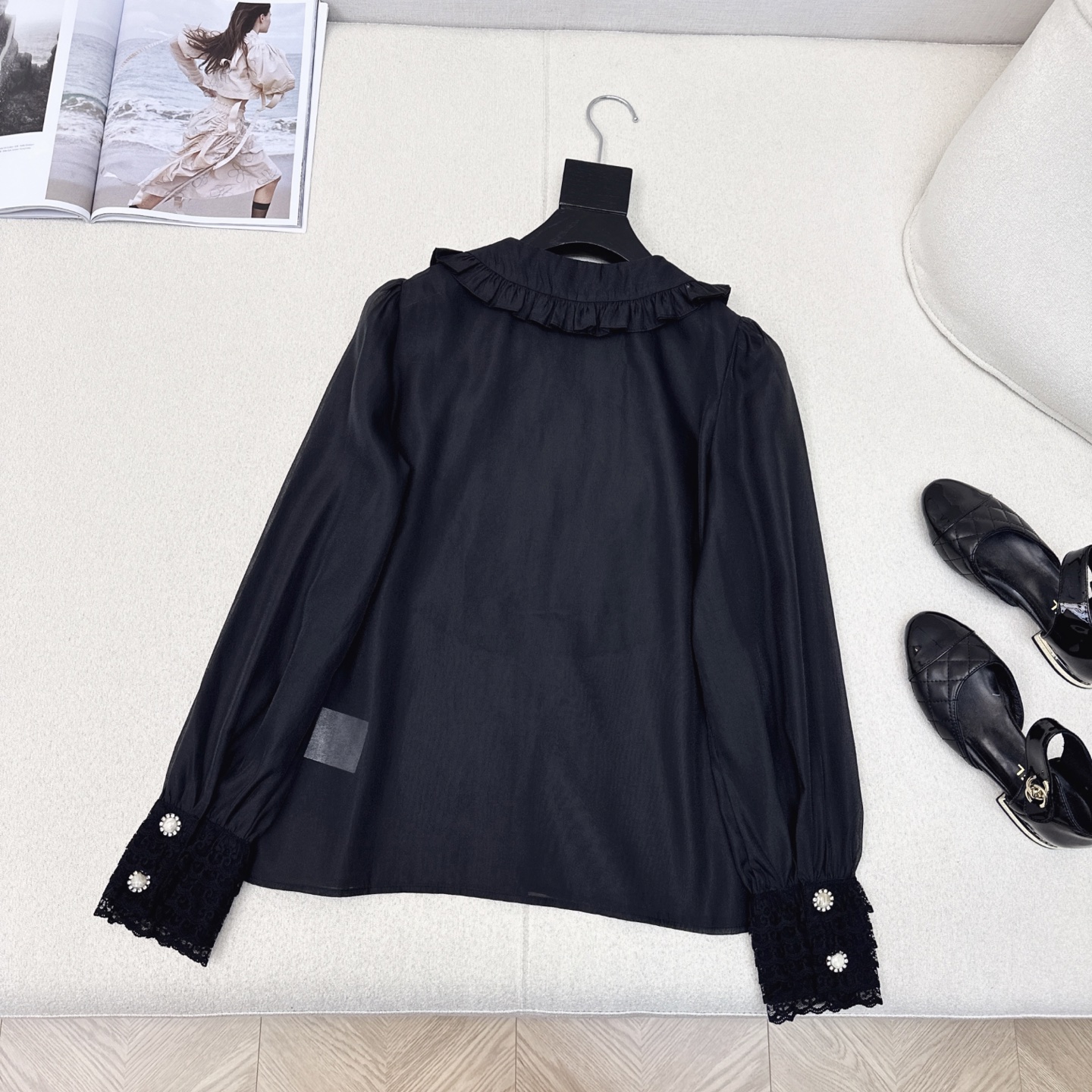 特价🉐️❗️现货齐码❗️不退不换❗️VLTN 25Ss————春夏最新款重磅淑女气质蕾丝花边衬衫🖤复古宫