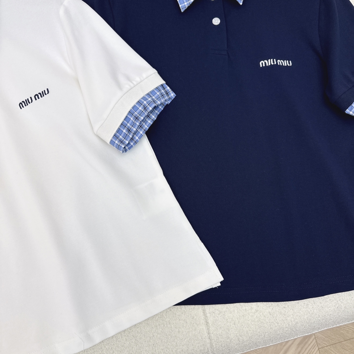 特价🉐️❗️白色SML❗️不退不换❗️李兰迪同款 Miu 25Ss————春夏最新款一系列🖤拼接格纹po