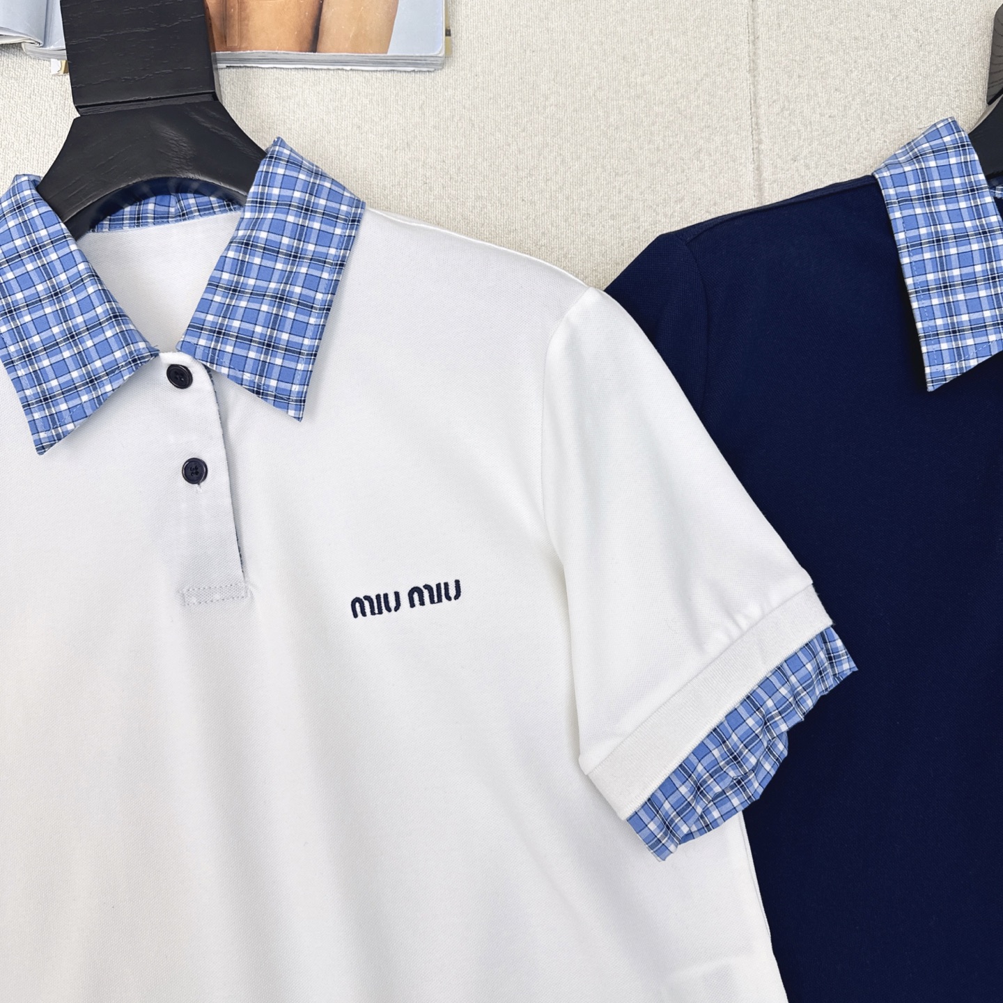 特价🉐️❗️白色SML❗️不退不换❗️李兰迪同款 Miu 25Ss————春夏最新款一系列🖤拼接格纹po