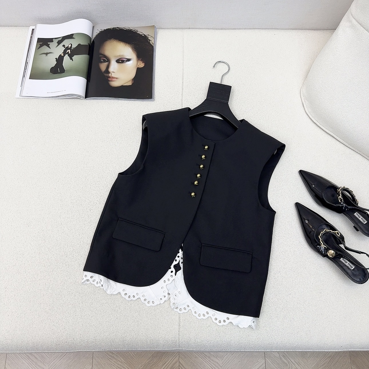 Sleeveless Vest with Lace Hem, Stylish Design, Business Casual, Black