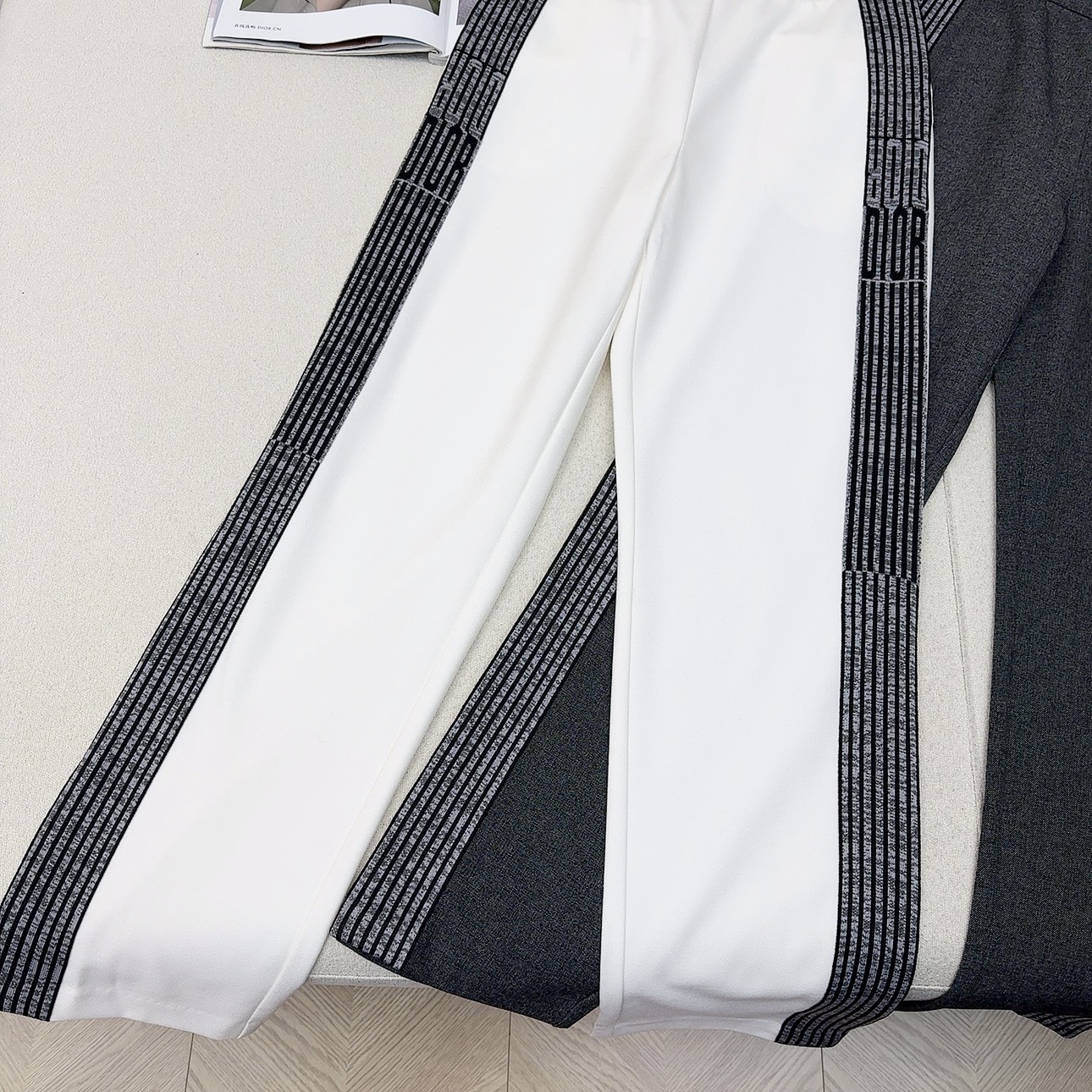 特价🉐️❗️现货齐码❗️不退不换❗️爆单款推荐 CD 25Ss———春夏最新款帅气时髦马甲套装🖤经典双排