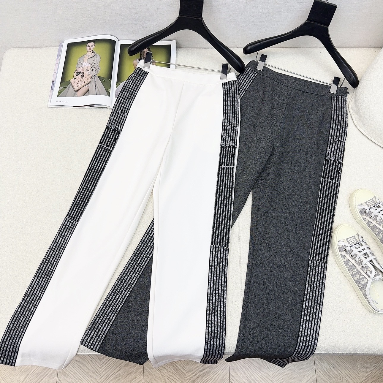 特价🉐️❗️现货齐码❗️不退不换❗️爆单款推荐 CD 25Ss———春夏最新款帅气时髦马甲套装🖤经典双排