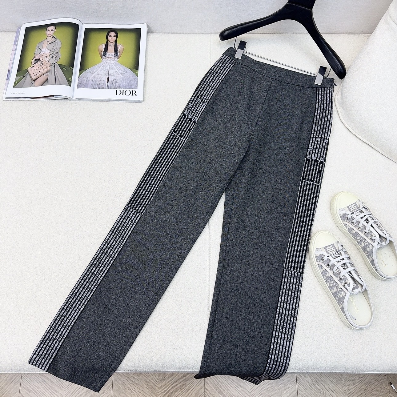 特价🉐️❗️现货齐码❗️不退不换❗️爆单款推荐 CD 25Ss———春夏最新款帅气时髦马甲套装🖤经典双排