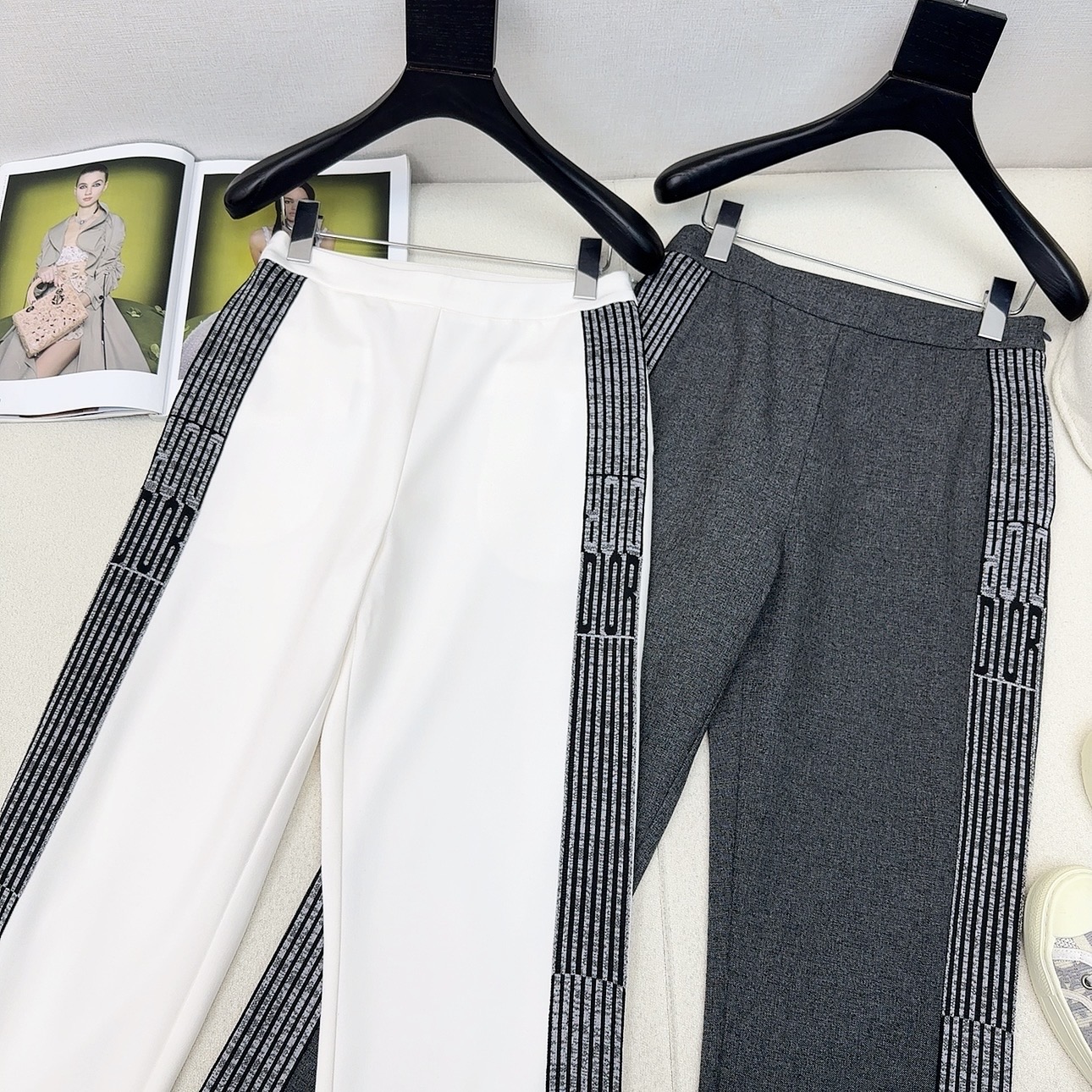 特价🉐️❗️现货齐码❗️不退不换❗️爆单款推荐 CD 25Ss———春夏最新款帅气时髦马甲套装🖤经典双排