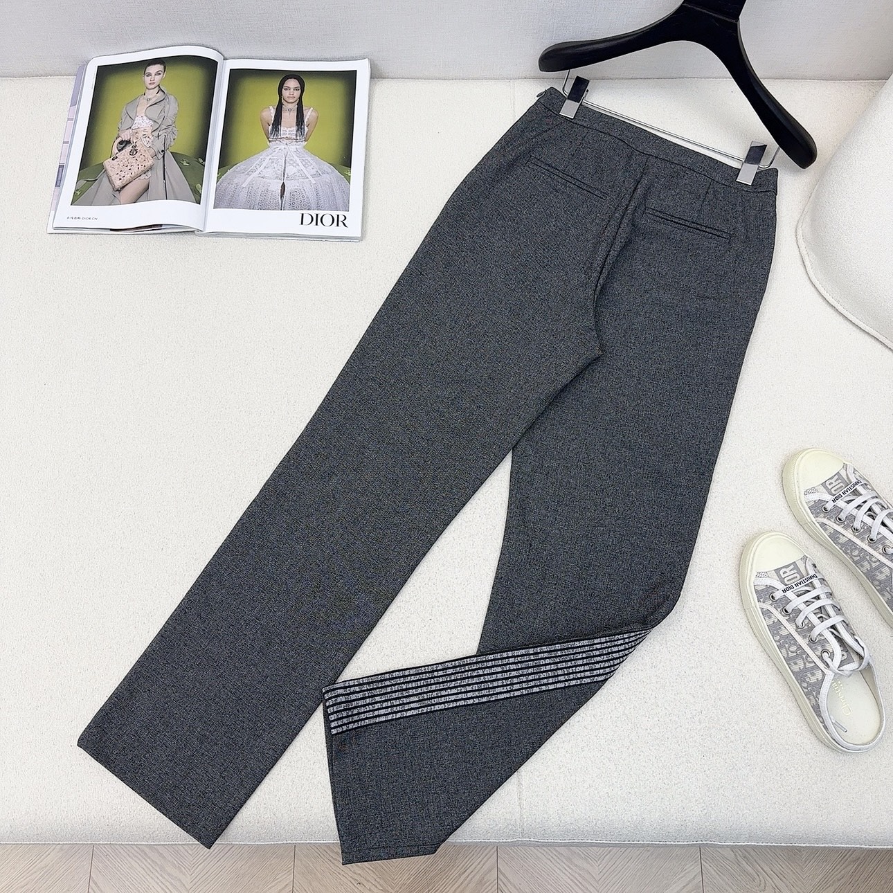 特价🉐️❗️现货齐码❗️不退不换❗️爆单款推荐 CD 25Ss———春夏最新款帅气时髦马甲套装🖤经典双排