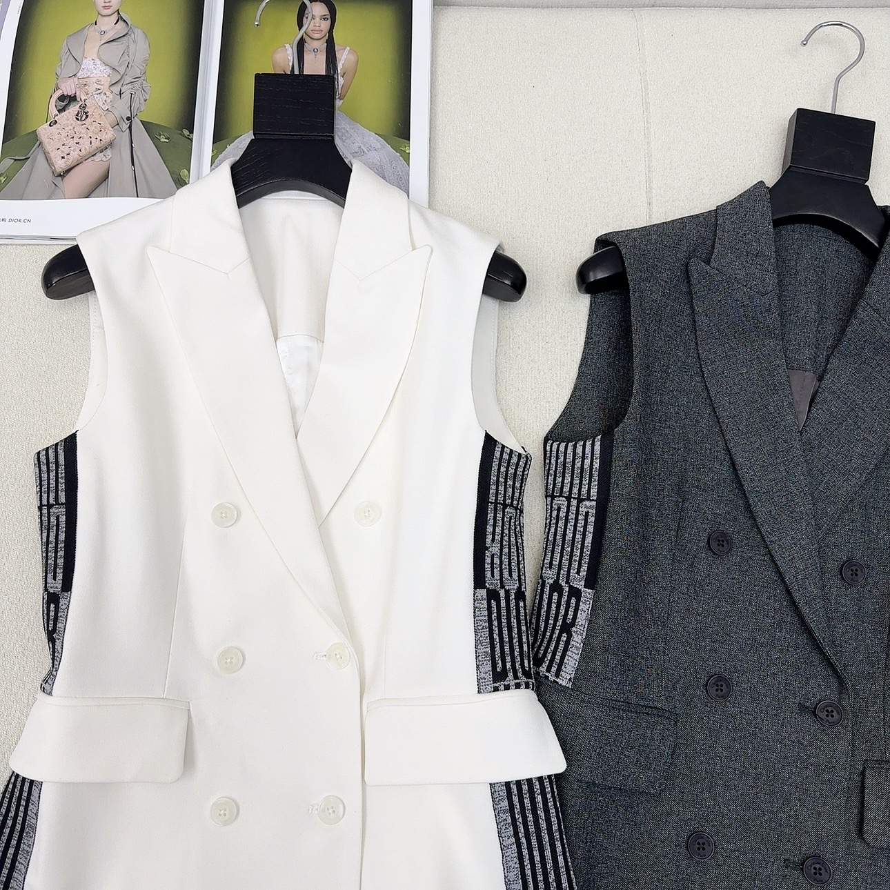 特价🉐️❗️现货齐码❗️不退不换❗️爆单款推荐 CD 25Ss———春夏最新款帅气时髦马甲套装🖤经典双排