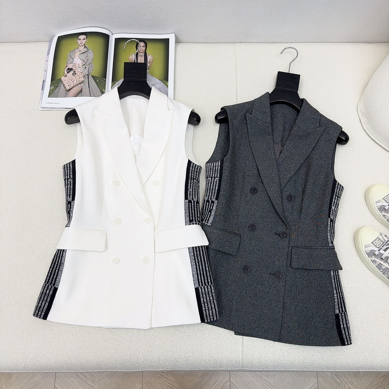 特价🉐️❗️现货齐码❗️不退不换❗️爆单款推荐 CD 25Ss———春夏最新款帅气时髦马甲套装🖤经典双排