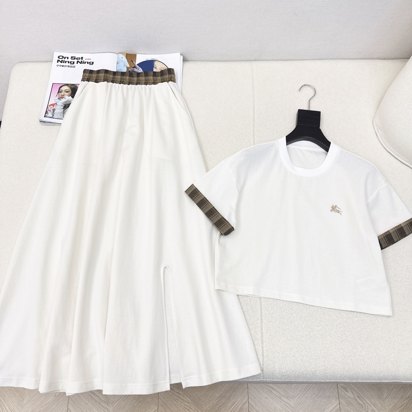 Burberry 25SS Women's Two-Piece Set: Stylish Top & Slit Skirt - Youthful & Chic 5 i1745043704014 2005 0 3