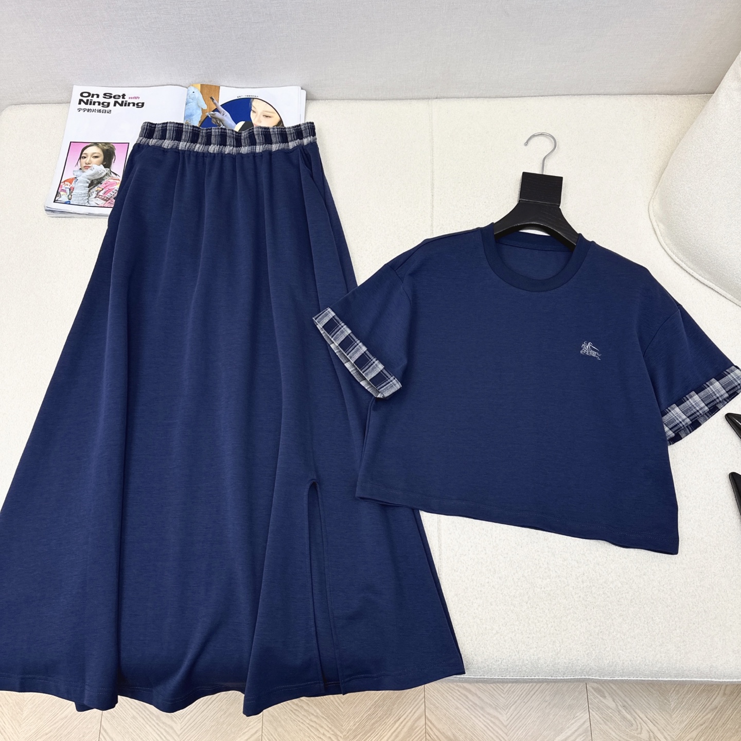 Burberry 25SS Women's Two-Piece Set: Stylish Top & Slit Skirt - Youthful & Chic 3 i1745043705180 3516 0 1