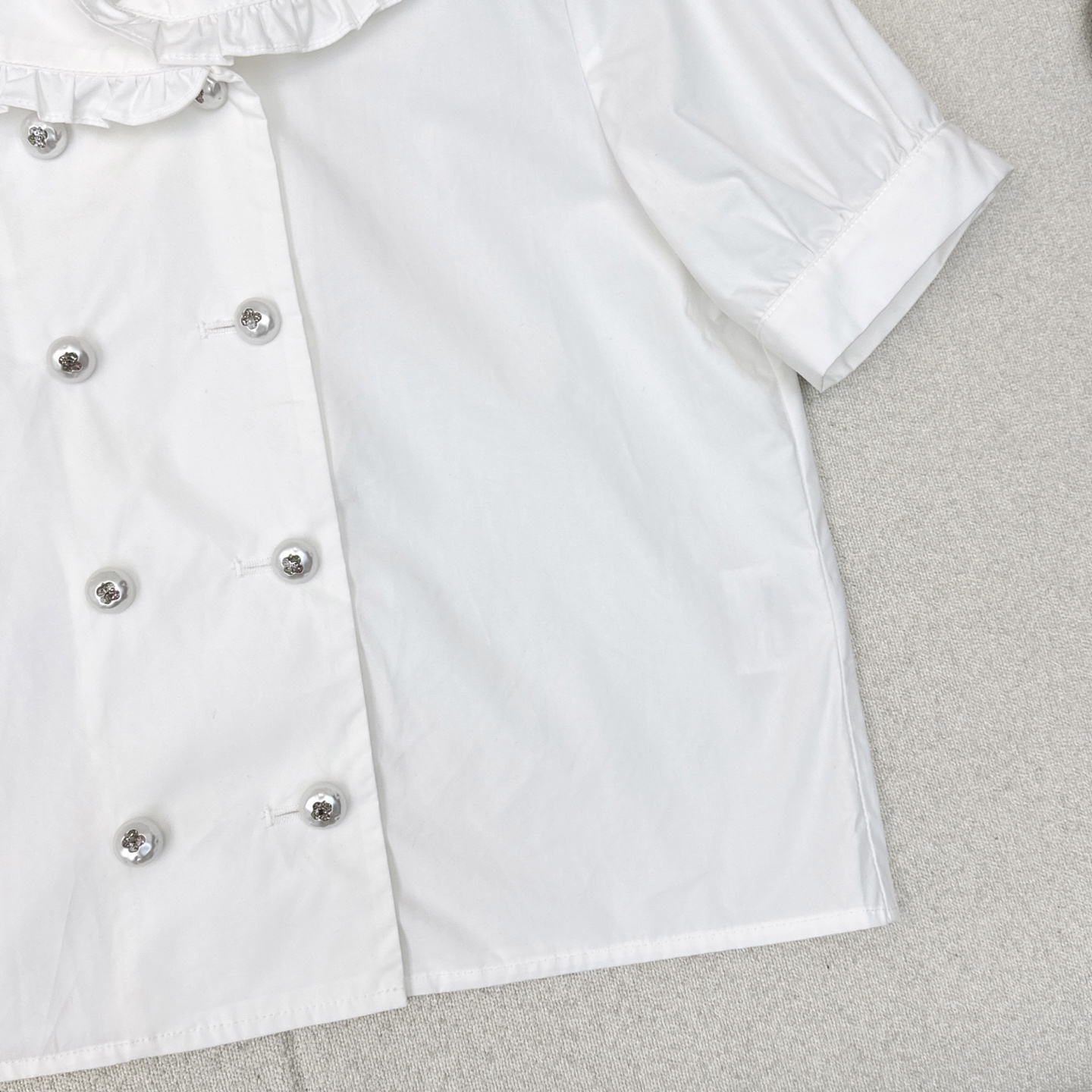 特价🉐️❗️现货齐码❗️不退不换❗️优雅气质 C家 25Ss————春夏最新款法式木耳花边白色衬衫 🤍一