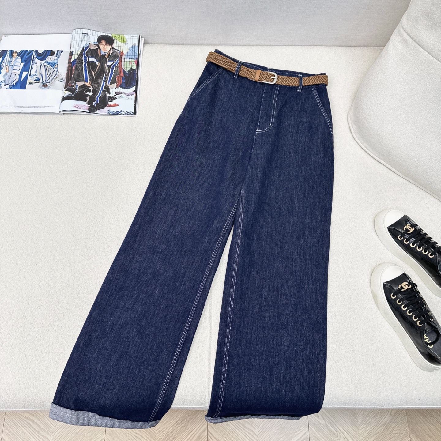 NO:661146,Versatile artifact Mm～6 25Ss————The latest belt-embellished denim straight pants for spring and summer. A must-have for casual matching. A little expert in pairing with T-shirts in summer. It hides fat and makes you slim. Wide-legged straight version. No matter how you choose your legs, anyone can look slim when wearing it. A perfect meat-covering artifact. Customized denim fabric + belt.  One color ready for sale sml (S size waist 66 hips 90 pants length 100 manual measurement error), women's clothing, tees, t-shirt,  19860909百搭神器 Mm～6 25Ss————春夏最新款腰带装饰牛仔直筒裤 休闲搭配必备款 夏天搭配T恤小能手 藏肉显瘦 阔腿直筒版型 不挑腿型 谁穿都显瘦 妥妥的遮肉神器 定制的牛仔面料+腰带 一色现货发售sml（s码腰围66臀围90裤长100手工测量有误差）,女装,tees，t-shirt, ,Women's clothing