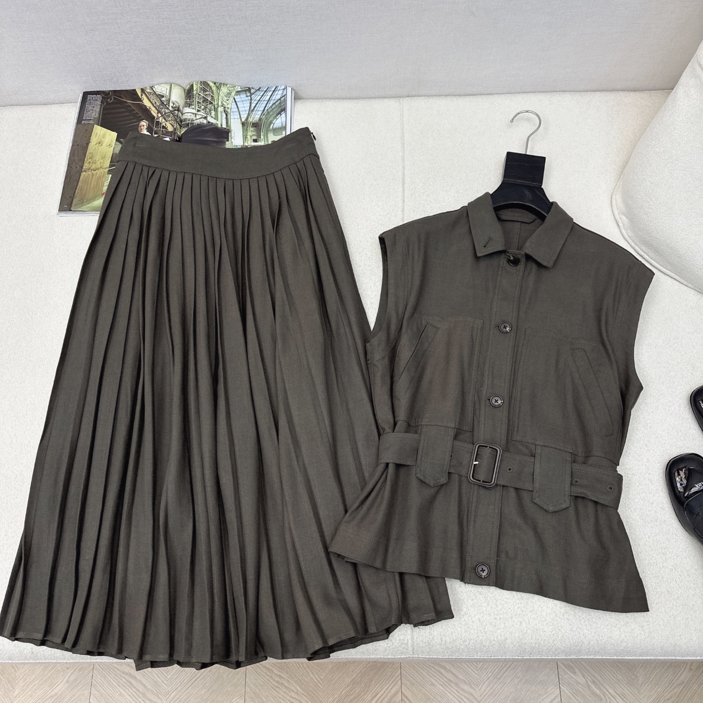 Elegant Linen Vest and Skirt Set: Sophisticated Spring/Summer Outfit 3 i1745901031309 6151 0 1