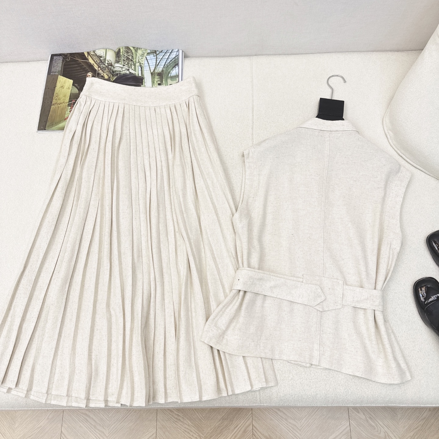 Elegant Linen Vest and Skirt Set: Sophisticated Spring/Summer Outfit 9 i1745901032435 5957 0 7