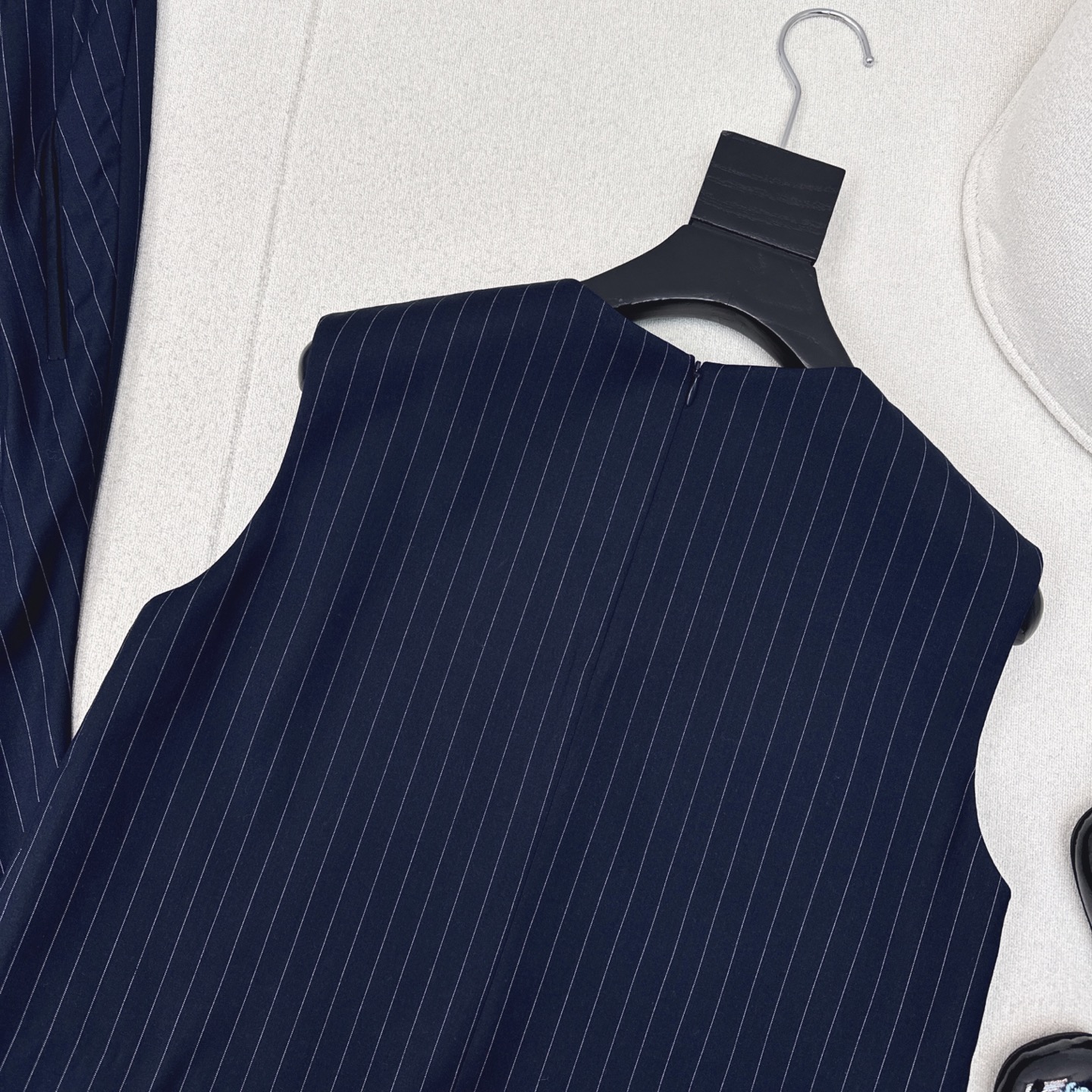 特价🉐️ ❗️现货齐码❗️不退不换❗️Loe 25Ss————春夏最新款褶皱系列条纹套装🖤无袖马甲+lo