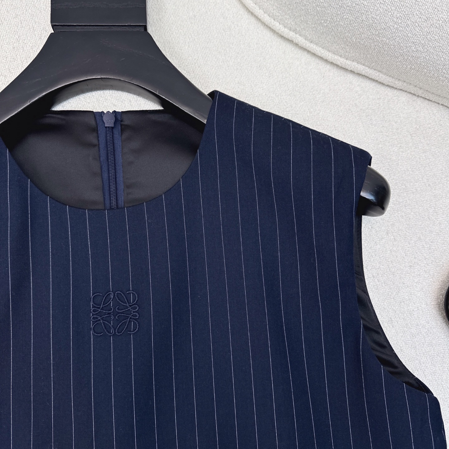 特价🉐️ ❗️现货齐码❗️不退不换❗️Loe 25Ss————春夏最新款褶皱系列条纹套装🖤无袖马甲+lo